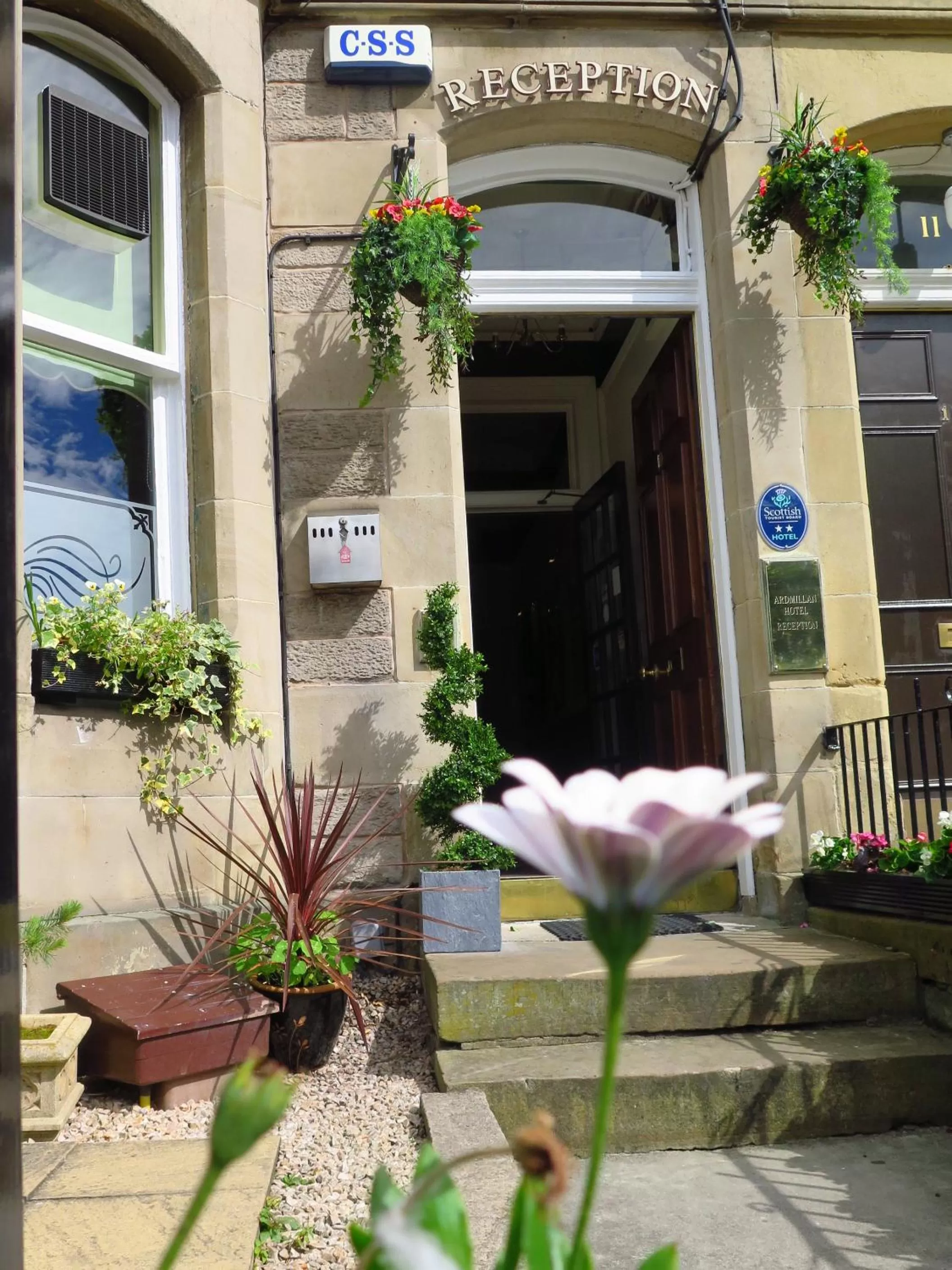 Facade/entrance in Ardmillan Hotel