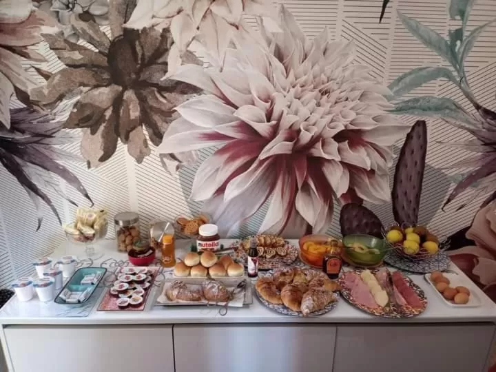 Breakfast in Galleria del Duomo