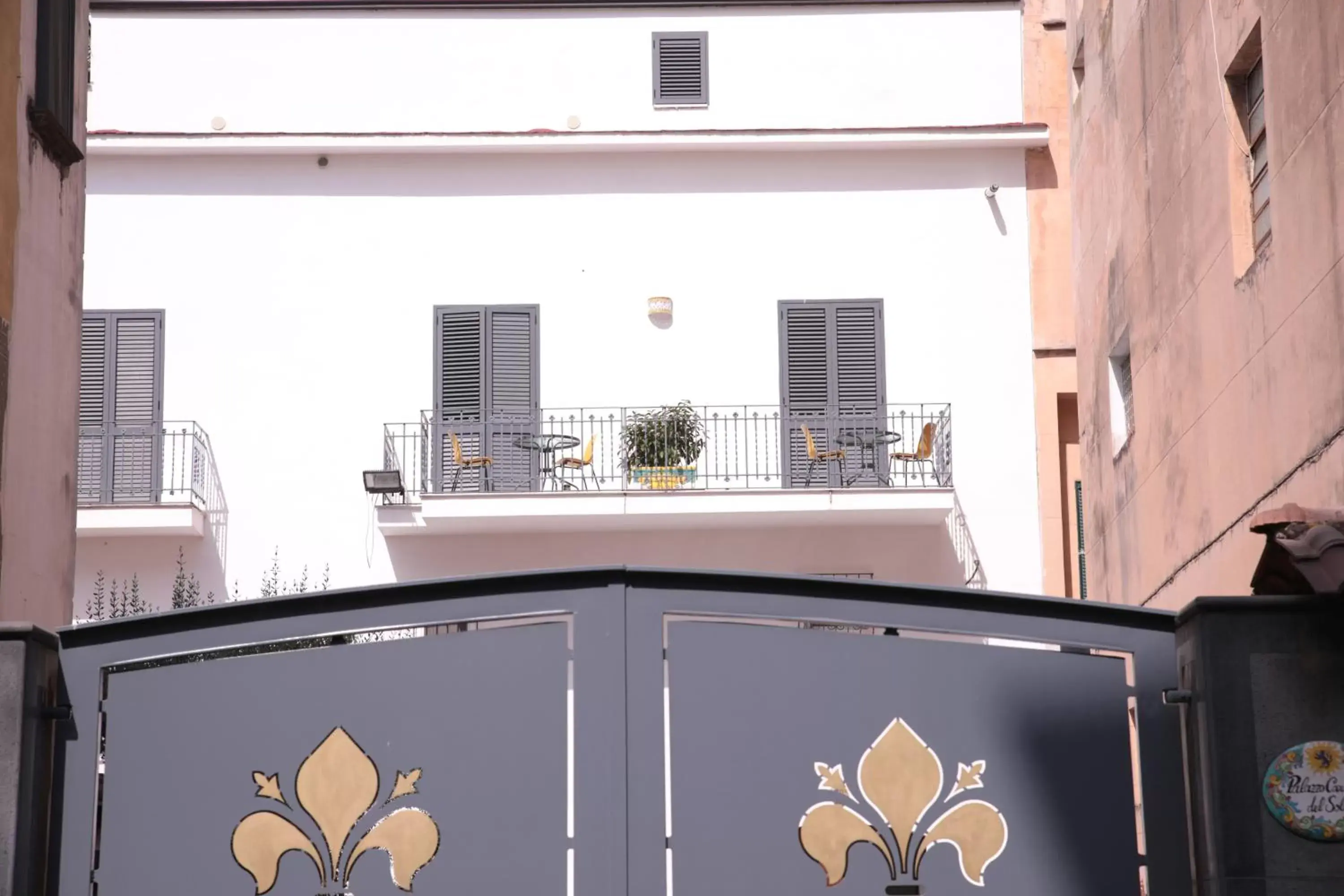 Property building in Palazzo Caracciolo del Sole Property building in Palazzo Caracciolo del Sole