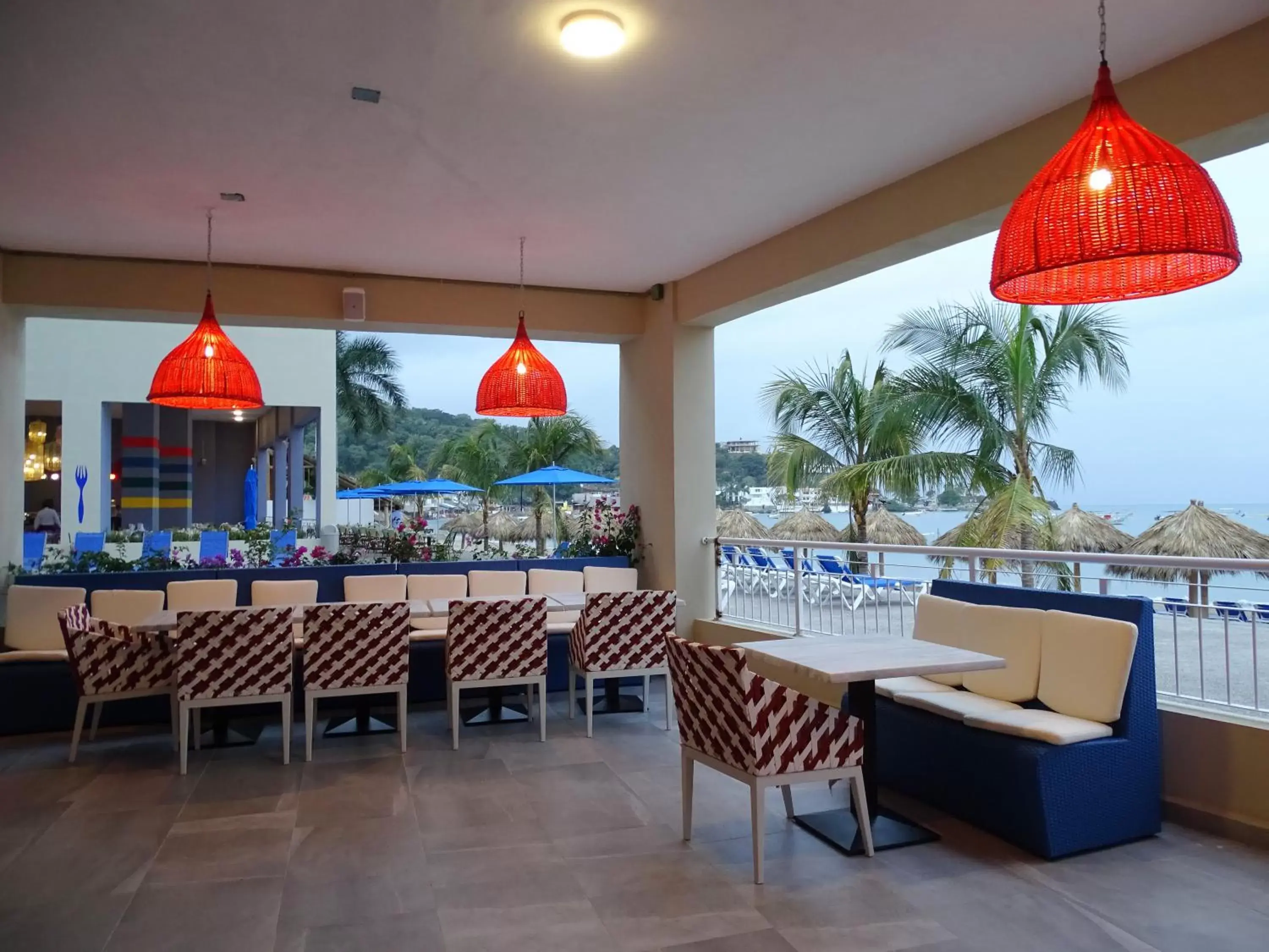 Restaurant/places to eat in Decameron La Marina