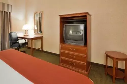 TV/Entertainment Center in Holiday Inn Express Hotel & Suites Drums-Hazelton, an IHG Hotel