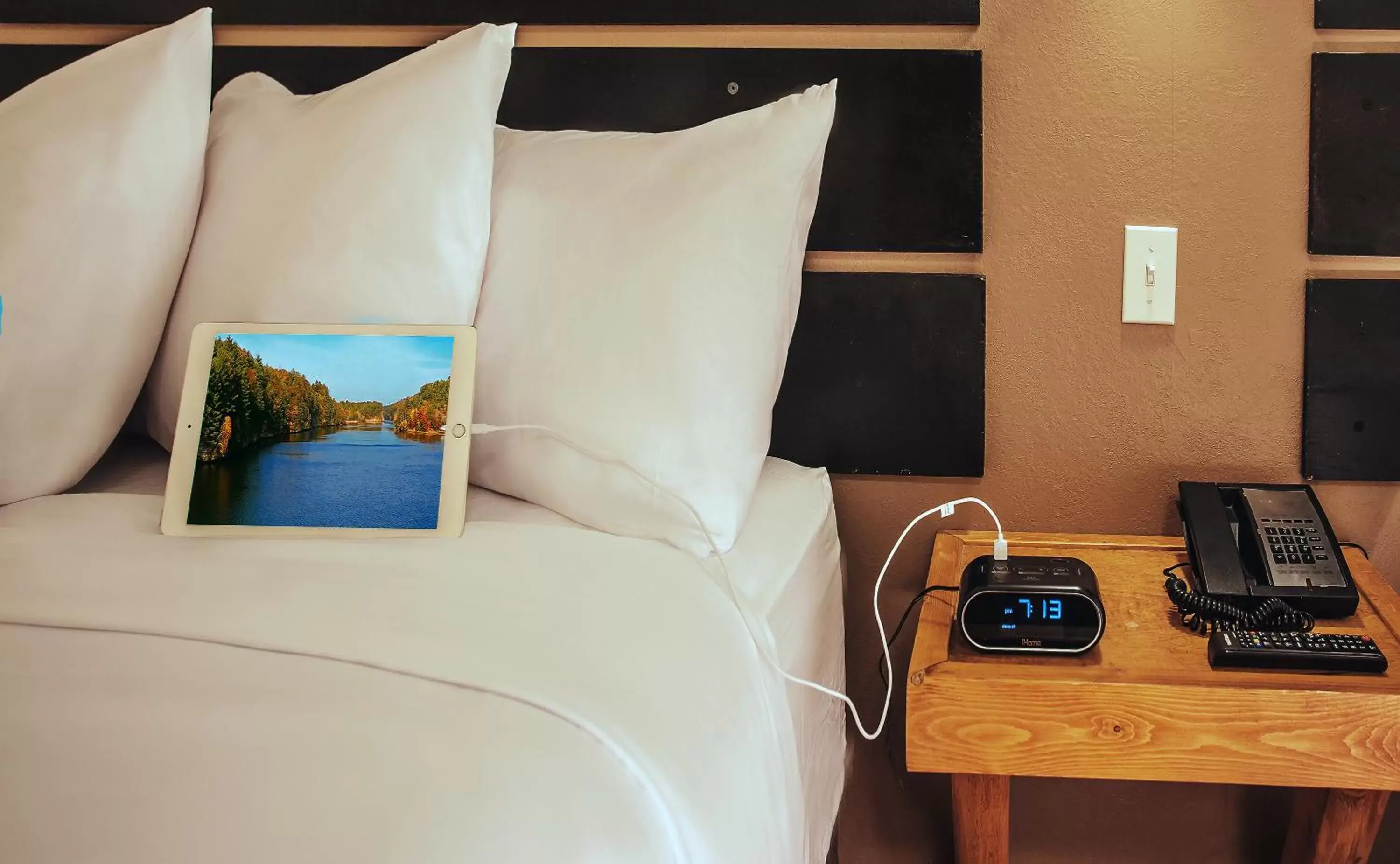 TV and multimedia, Bed in The VUE Boutique Hotel & Boathouse