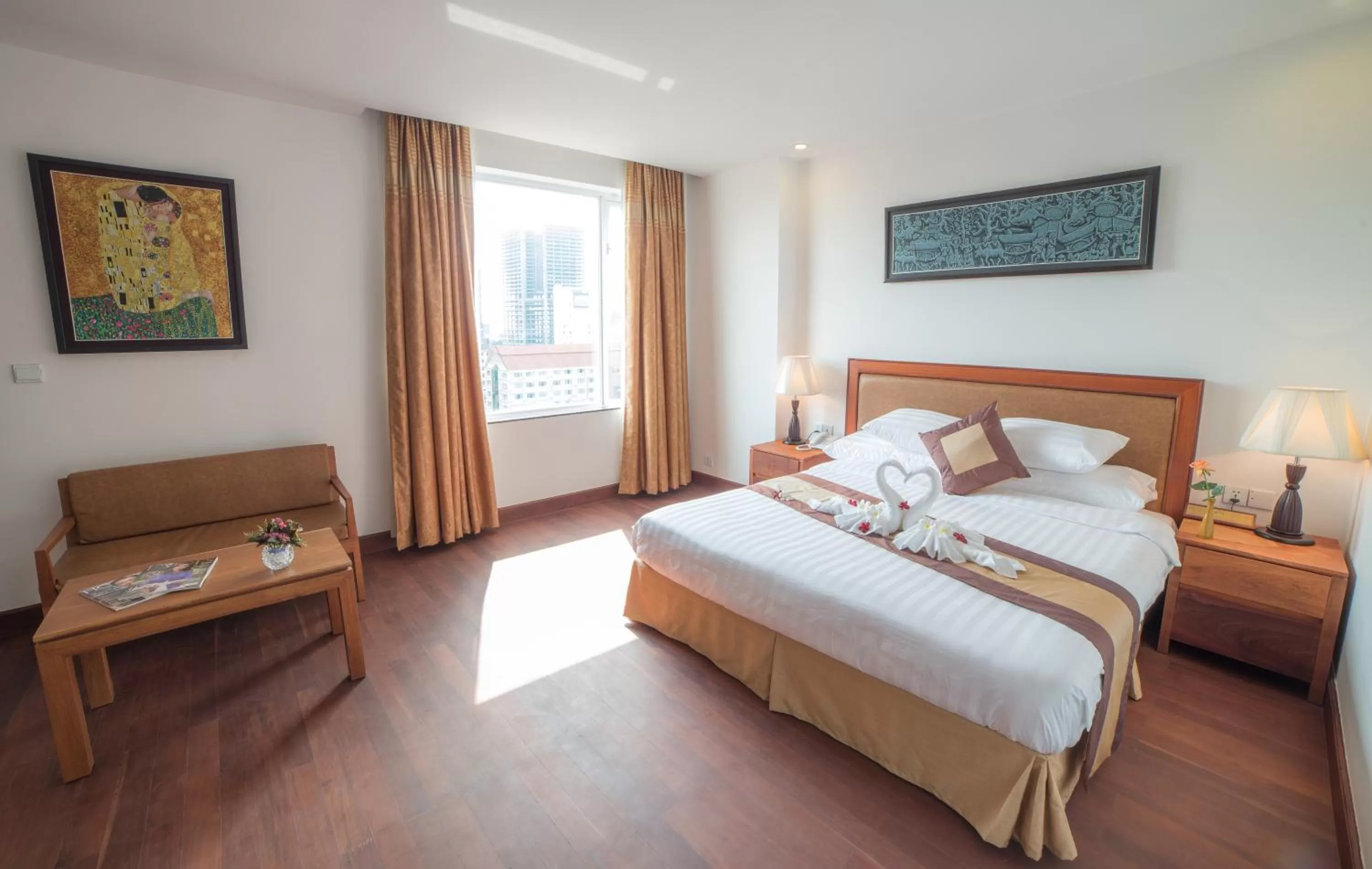 Shower, Bed in Phnom Penh Katari Hotel