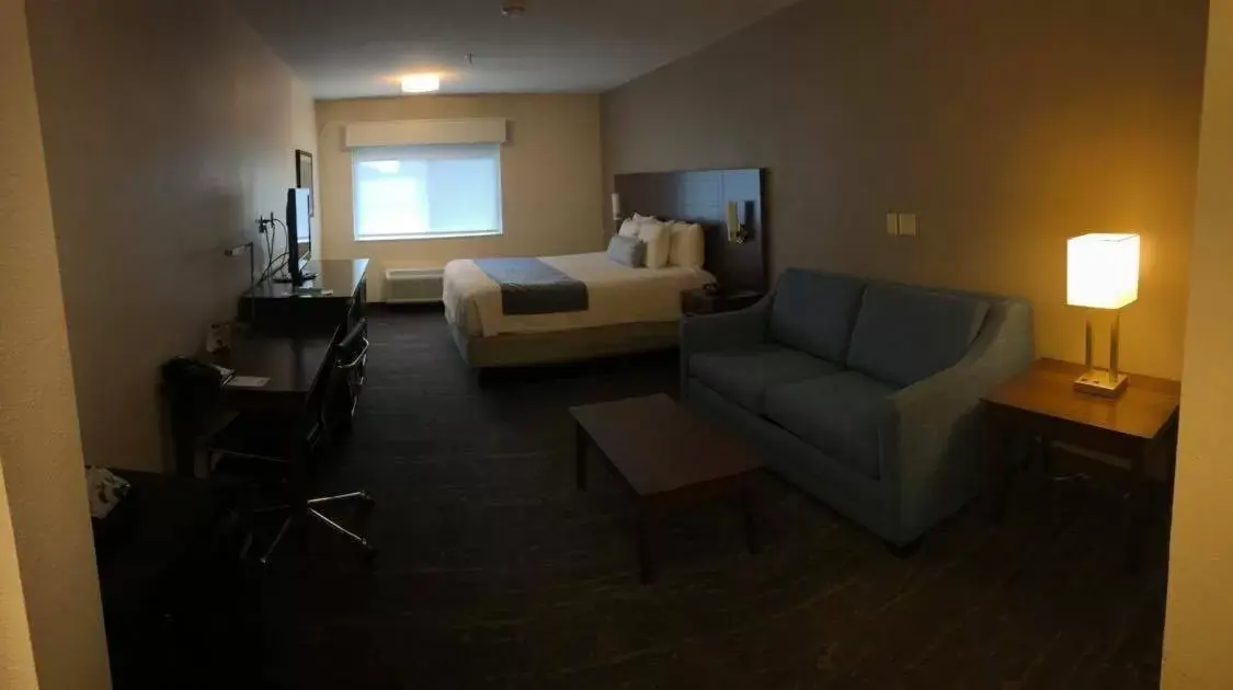 Photo of the whole room, Seating Area in Best Western Mt. Hood Inn