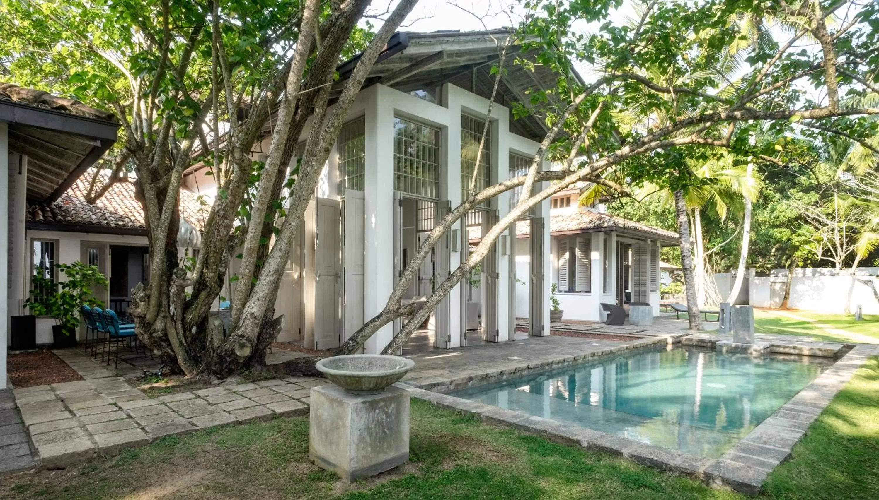 Swimming pool in Satin Doll