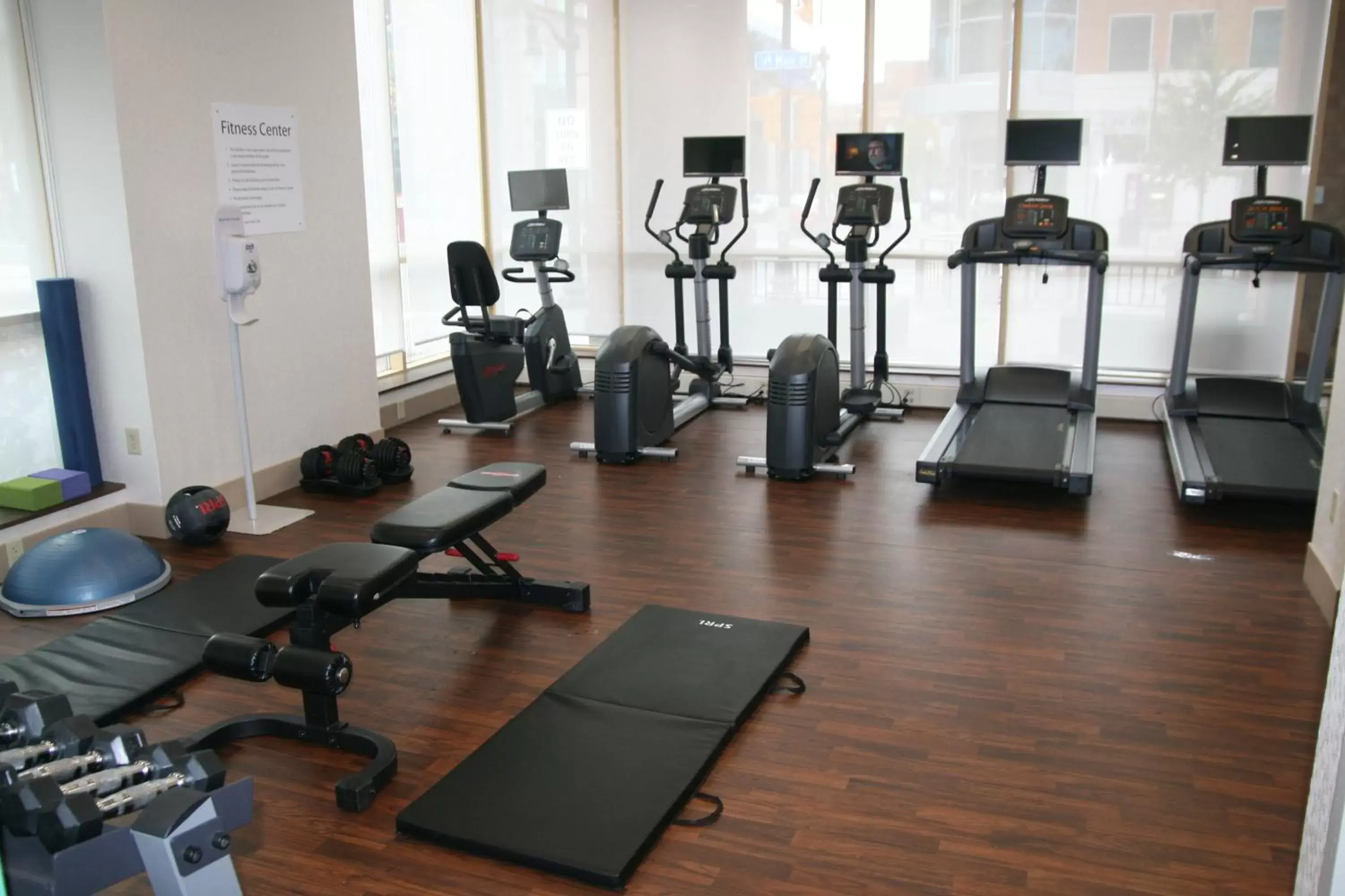 Fitness centre/facilities, Fitness Center/Facilities in Holiday Inn Express & Suites Buffalo Downtown, an IHG Hotel