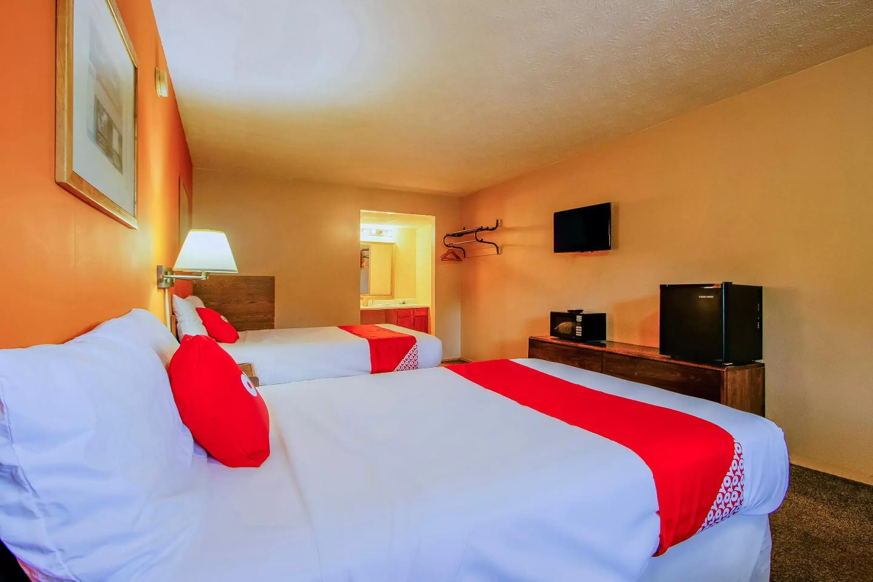 Bedroom, Bed in OYO Hotel Chapmanville Inn, WV - Hwy 119