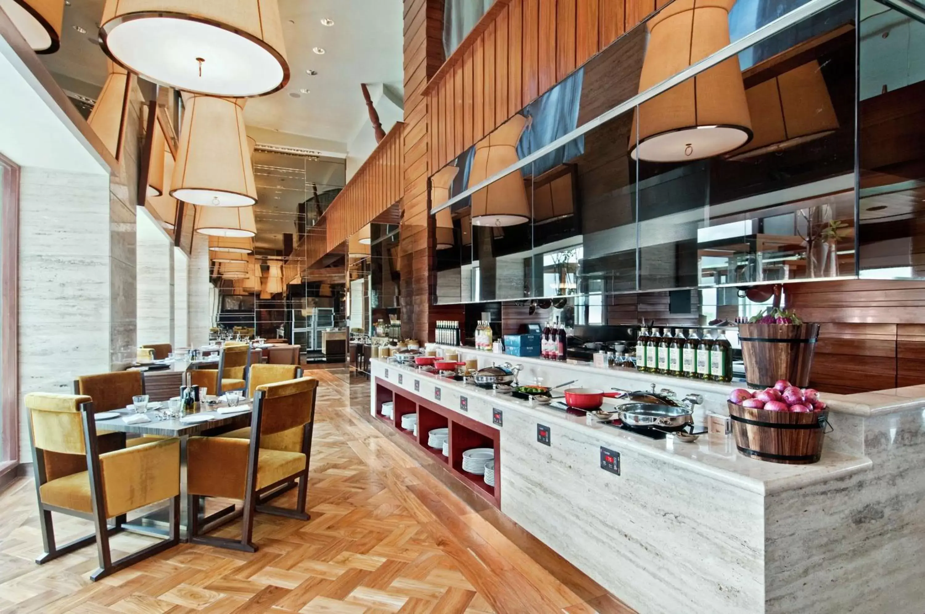 Restaurant/places to eat in Hilton Chennai Restaurant/places to eat in Hilton Chennai