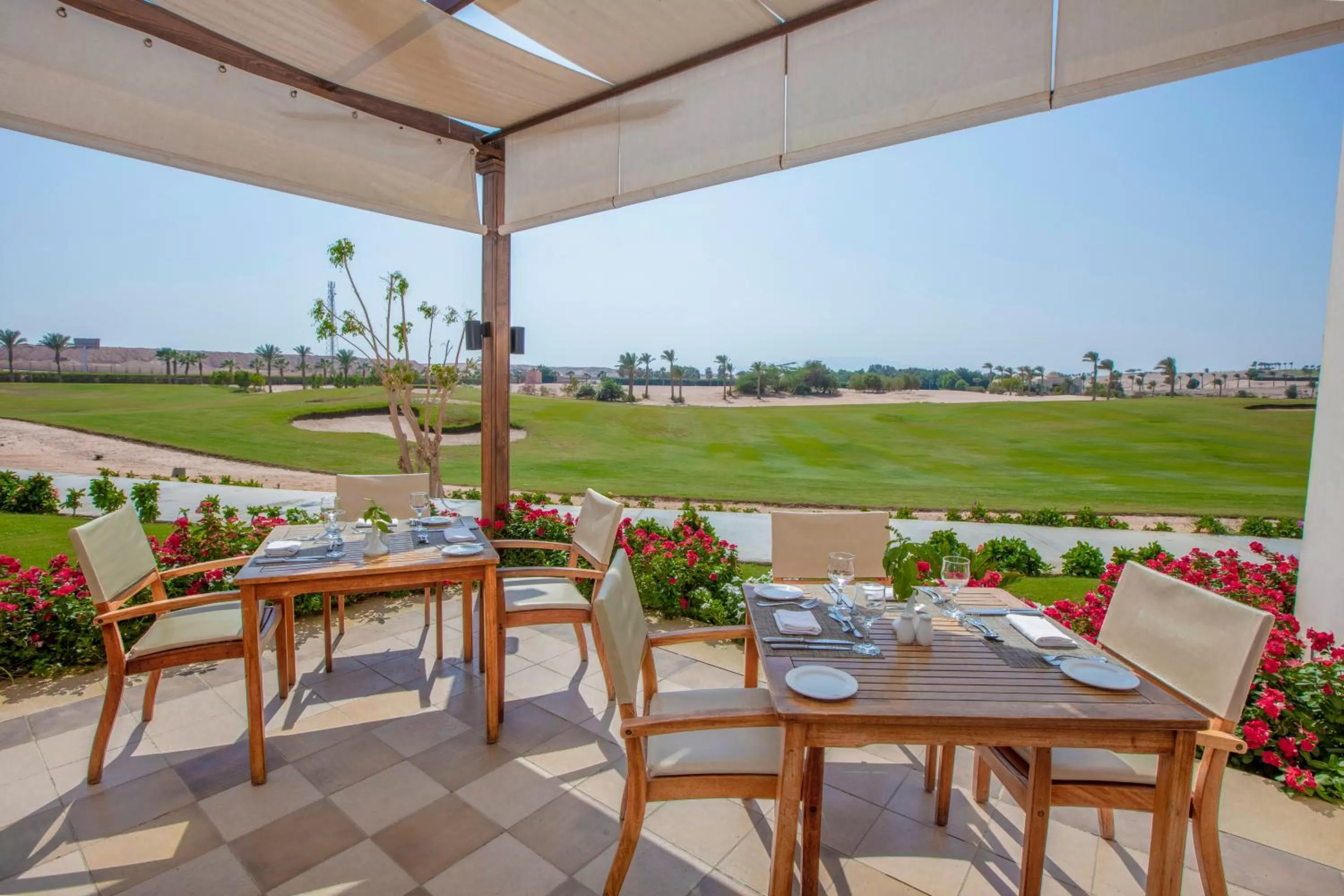 Restaurant/places to eat in JAZ Neo Saraya Palms