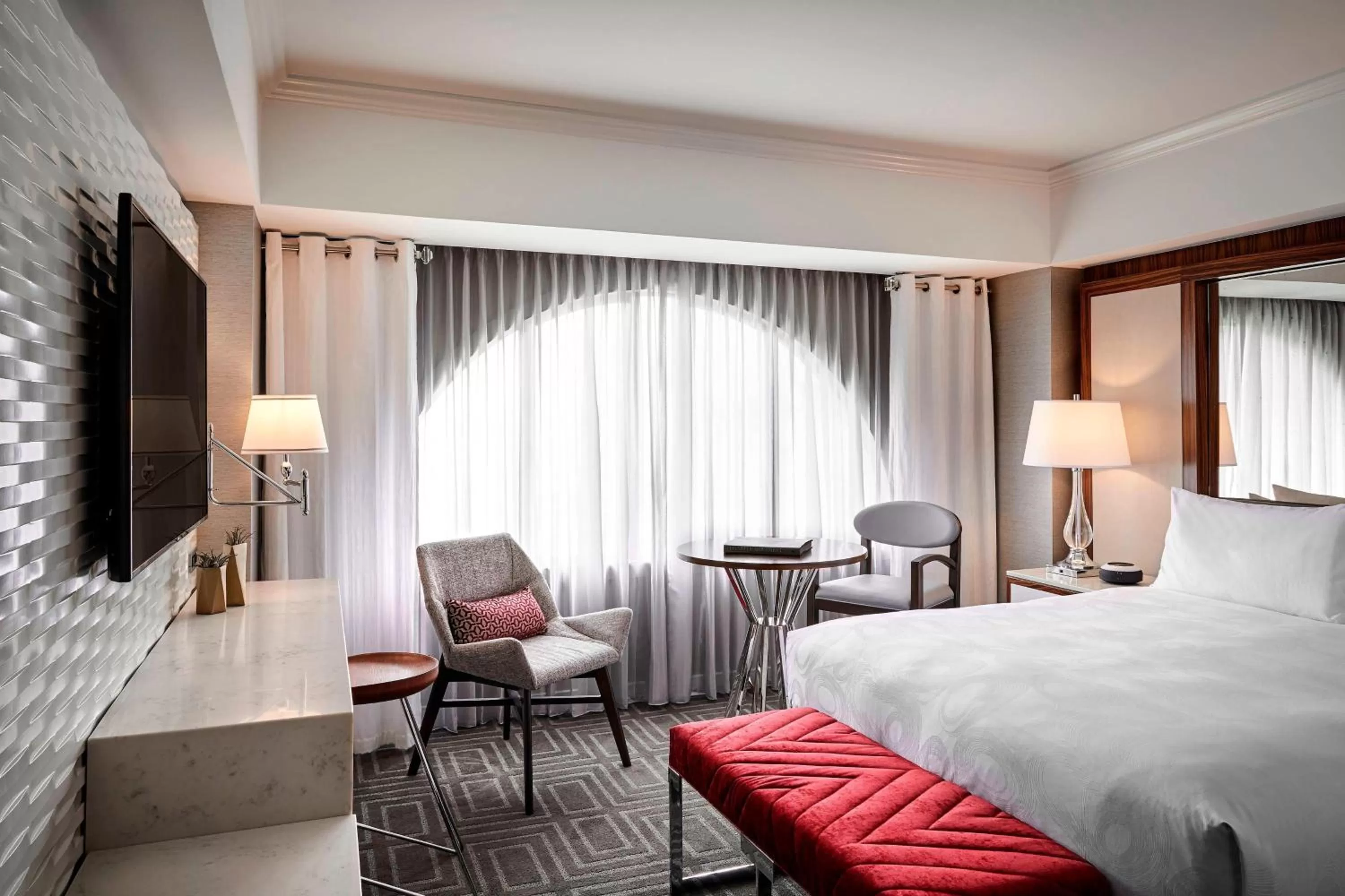 Photo of the whole room, Bed in JW Marriott San Francisco Union Square