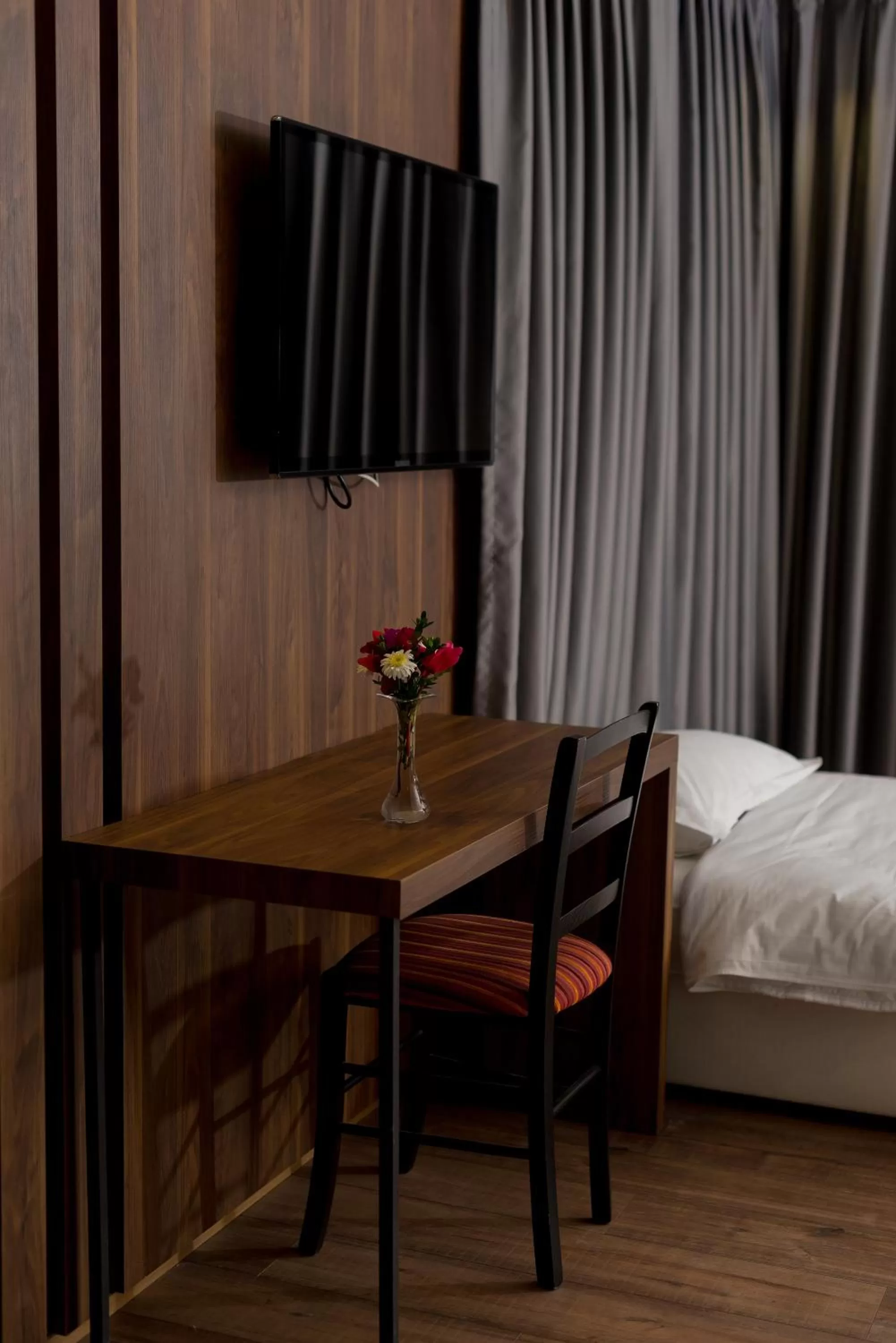 Photo of the whole room, Bed in Deluxe & Executive SPA by Rafaelo