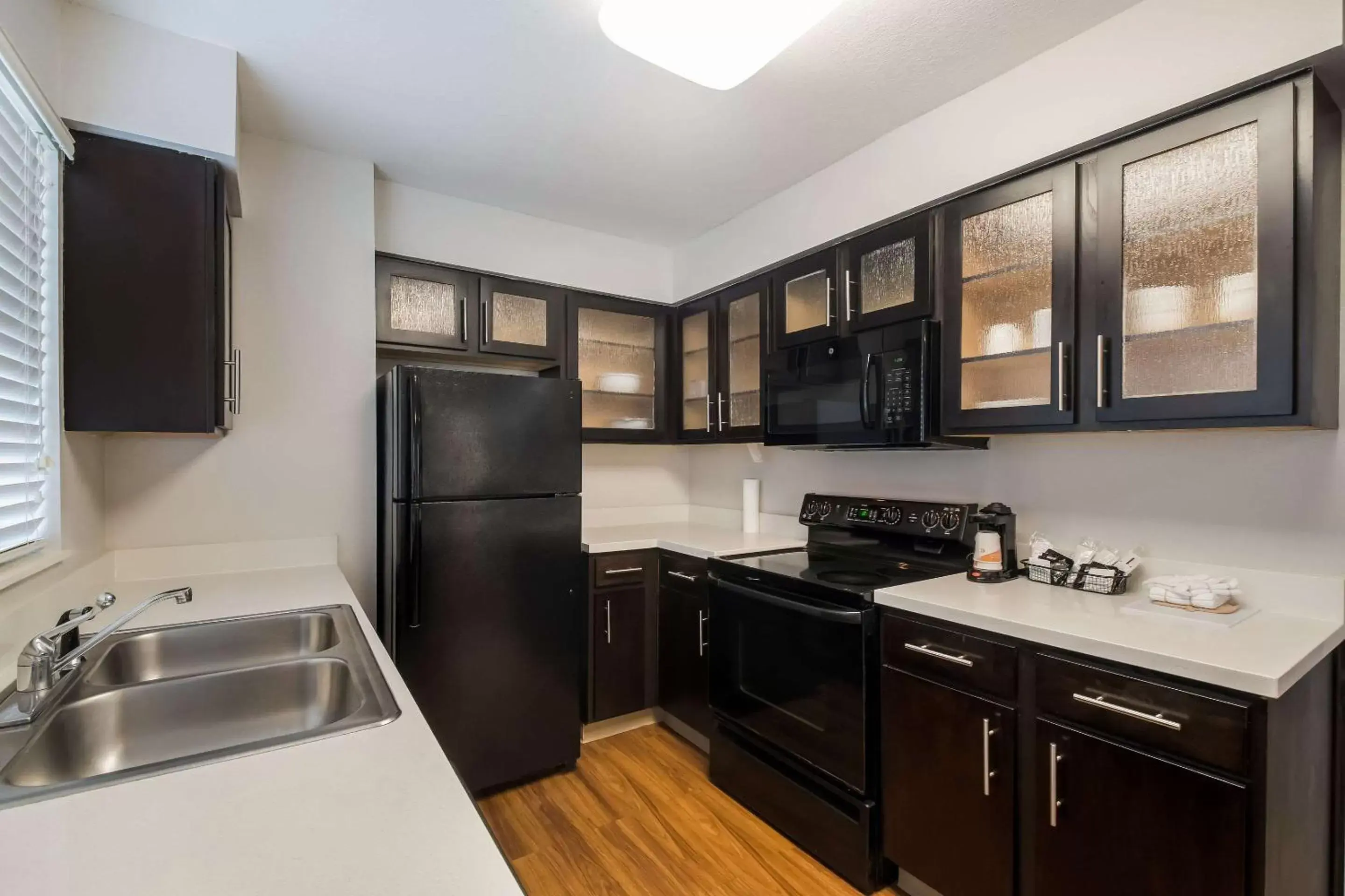 Bedroom, Kitchen/Kitchenette in MainStay Suites Chattanooga Hamilton Place