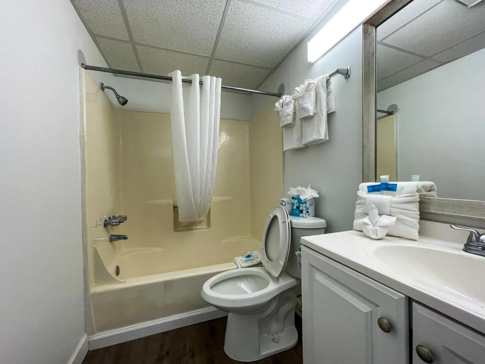 Polynesian Oceanfront Hotel