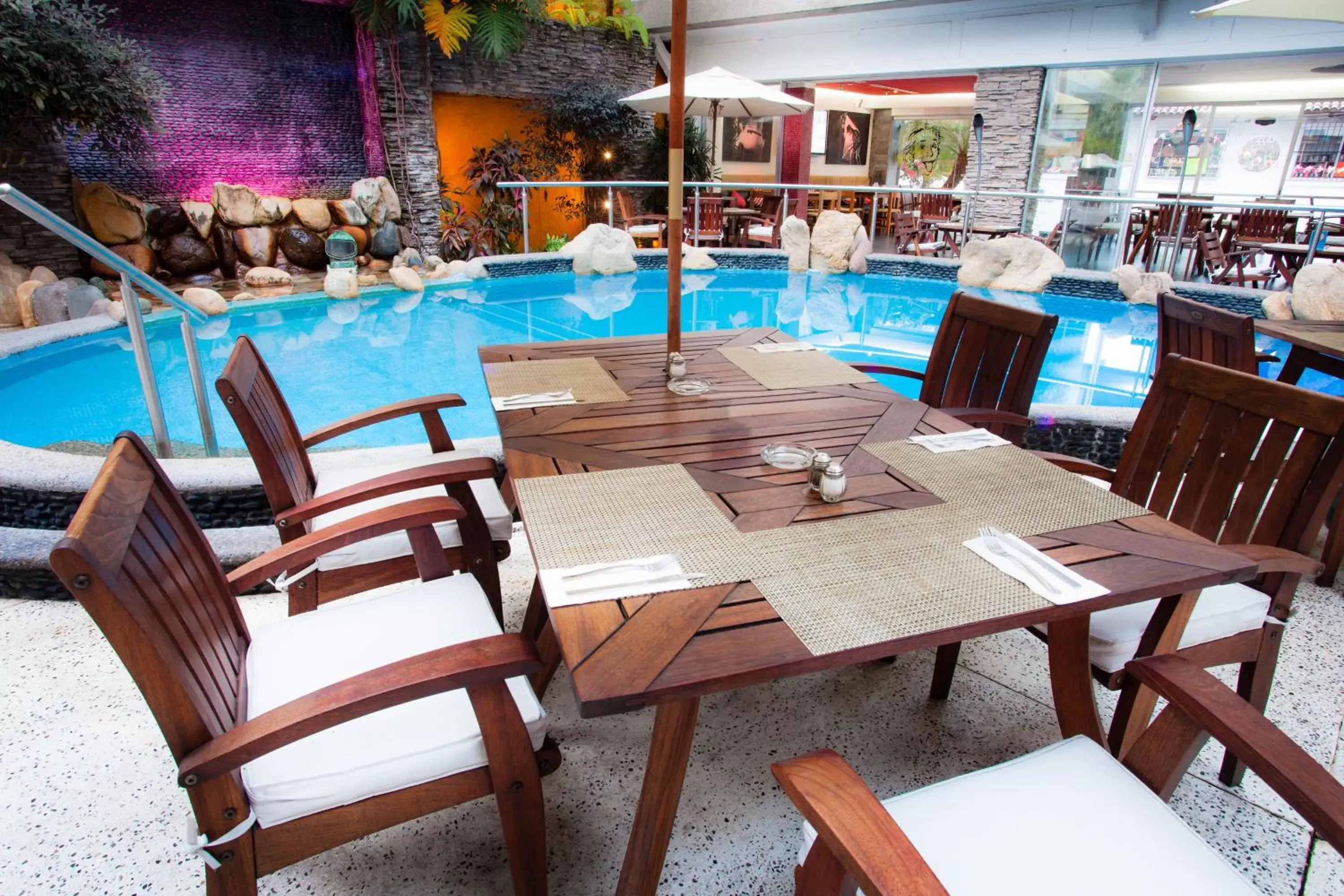 Food and drinks, Swimming Pool in Hotel Rio Malecon