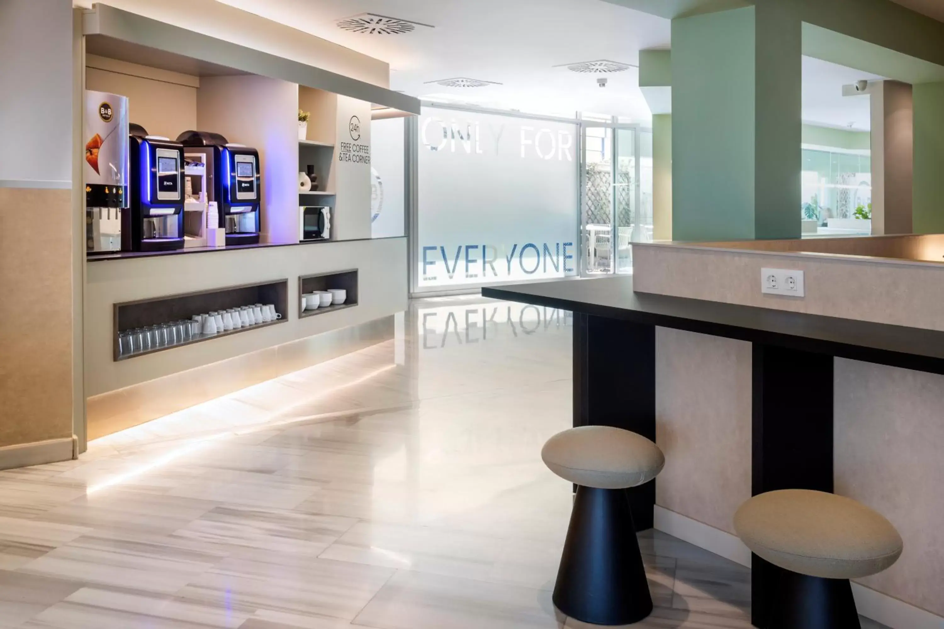 Lounge or bar, Lobby/Reception in B&B HOTEL Madrid Pinar de las Rozas