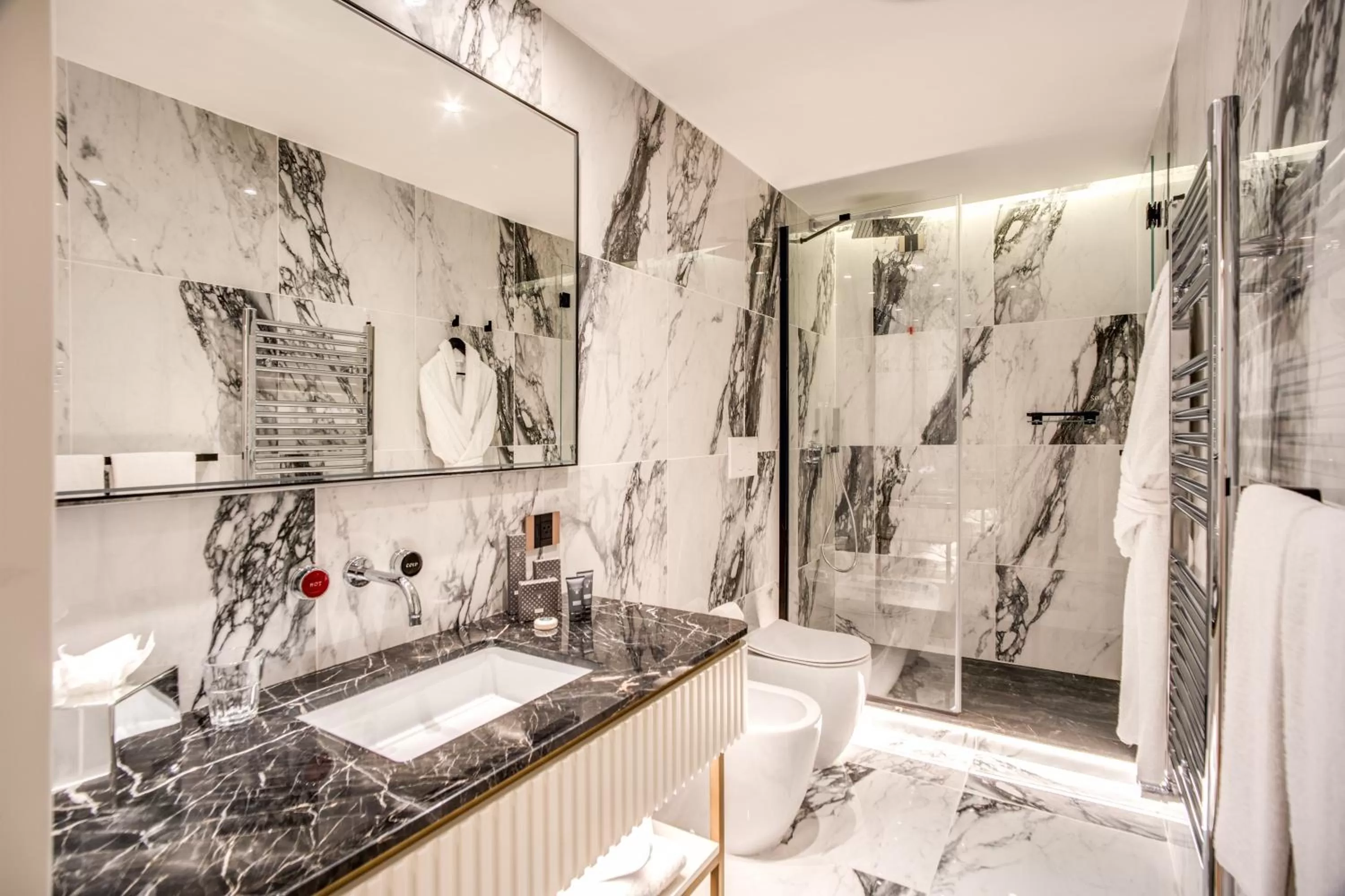 Shower in CC Palace Hotel