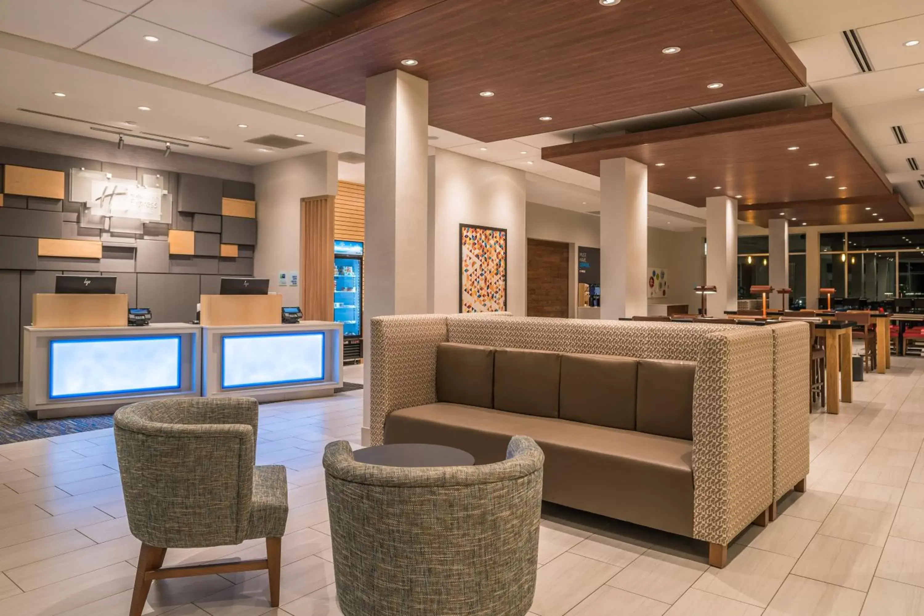 Lobby or reception, Lobby/Reception in Holiday Inn Express & Suites Farmville, an IHG Hotel