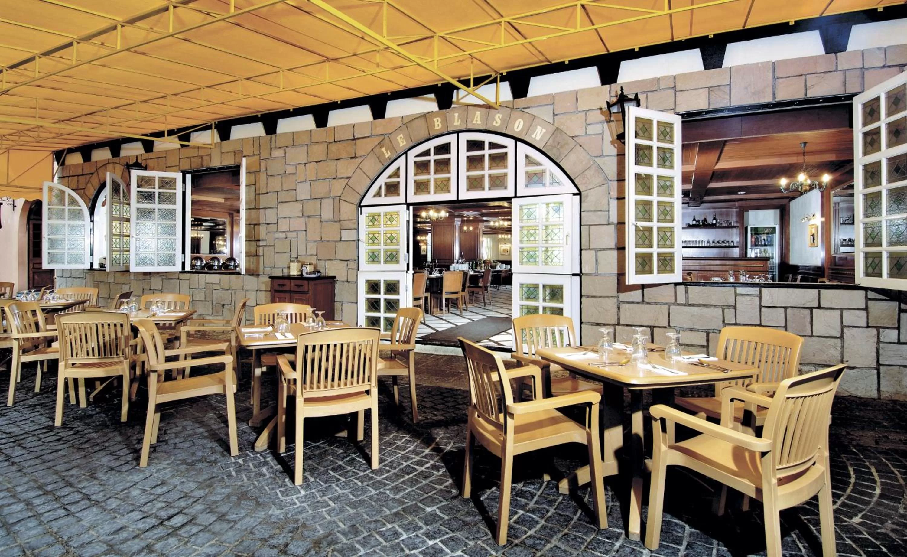 Restaurant/places to eat in Colmar Tropicale