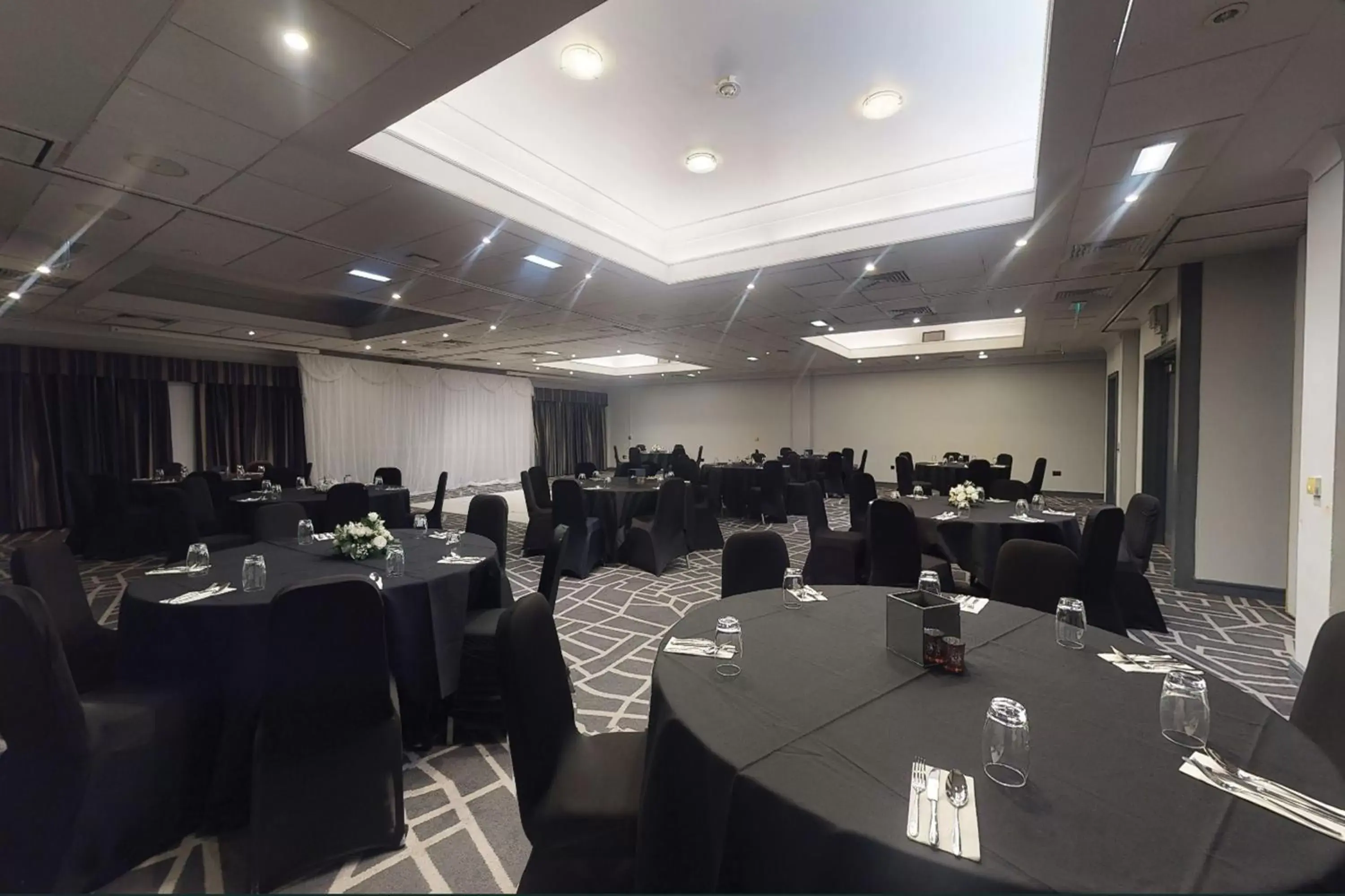 Meeting/conference room, Restaurant/Places to Eat in Village Hotel Birmingham Dudley