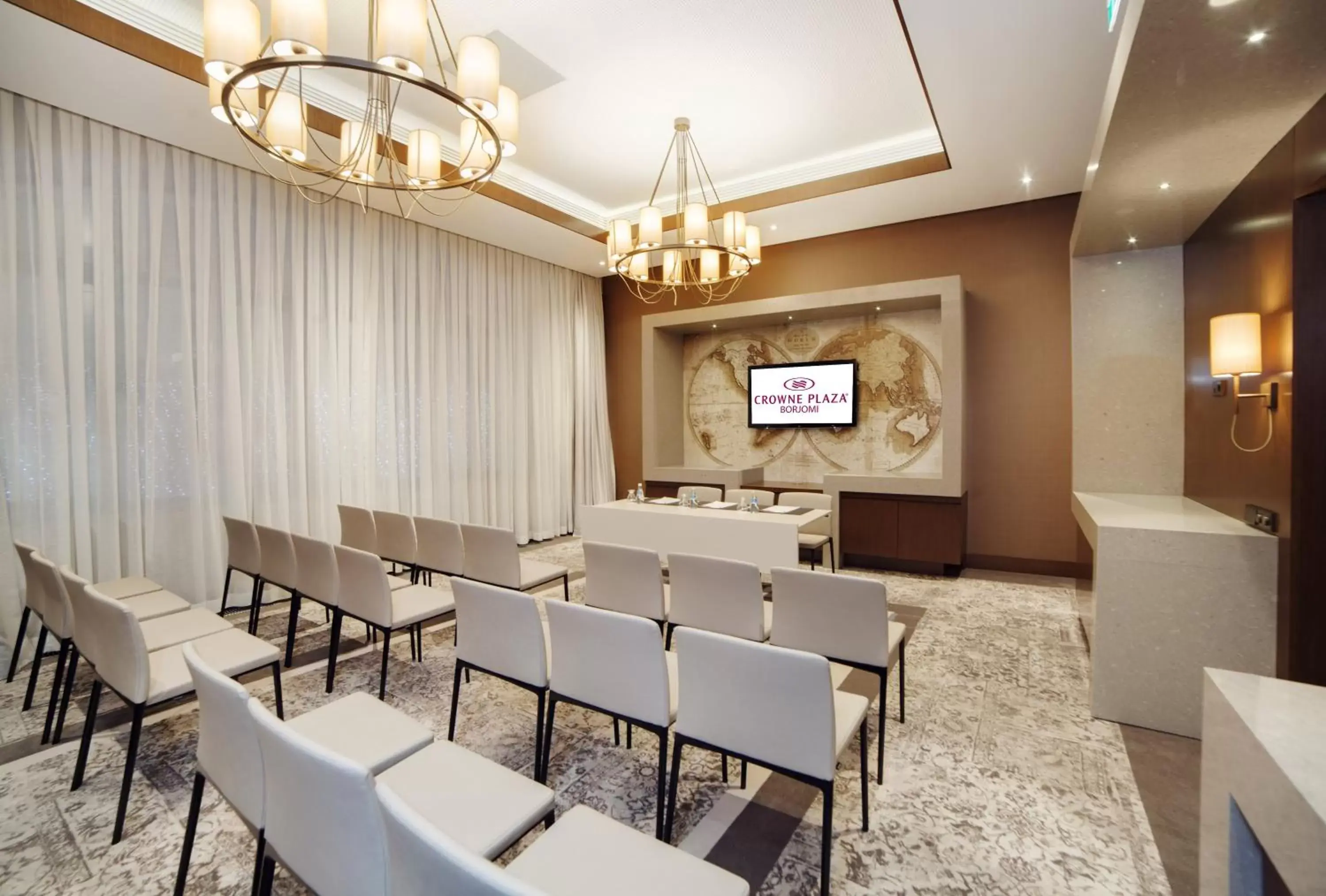 Meeting/conference room, Restaurant/Places to Eat in Crowne Plaza - Borjomi, an IHG Hotel