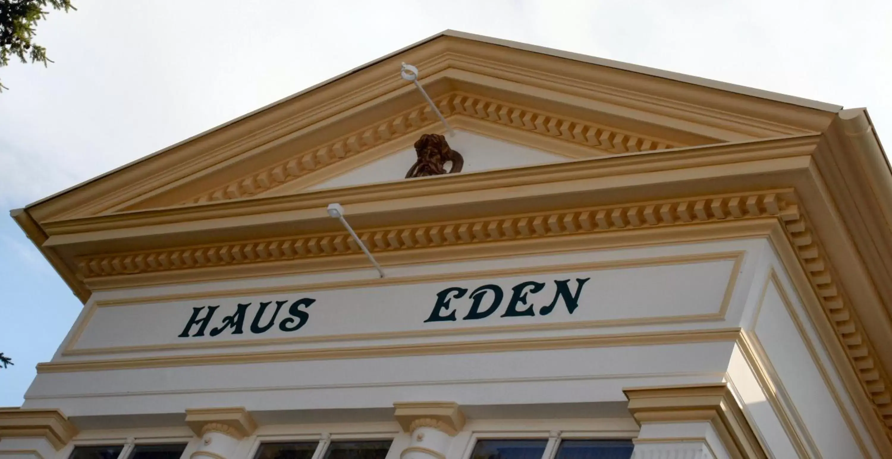 Facade/entrance, Property Building in Garni Eden Hotels