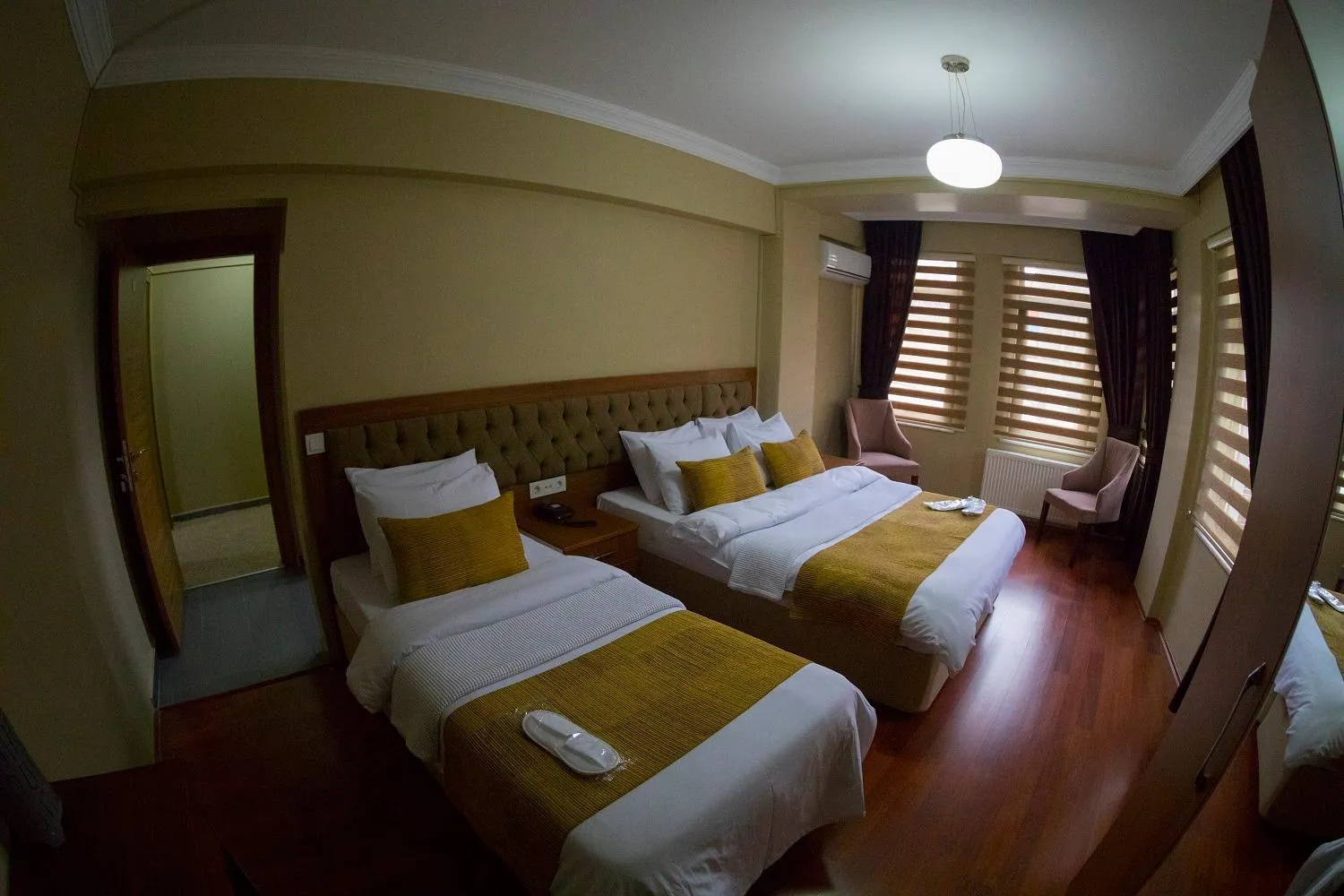Photo of the whole room, Bed in Ramparts Hotel
