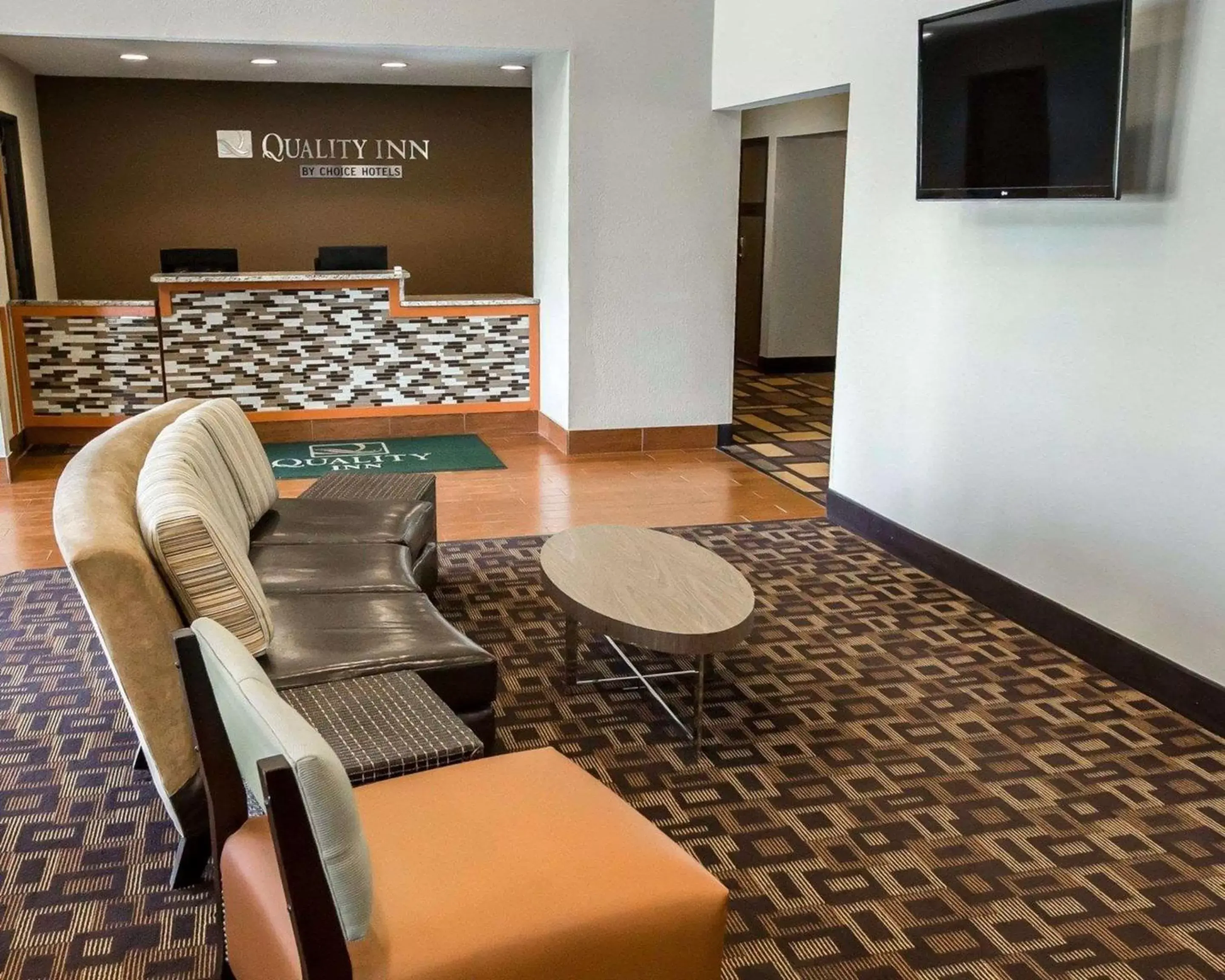 Lobby or reception, Lobby/Reception in Quality Inn Chesterton near Indiana Dunes National Park I-94