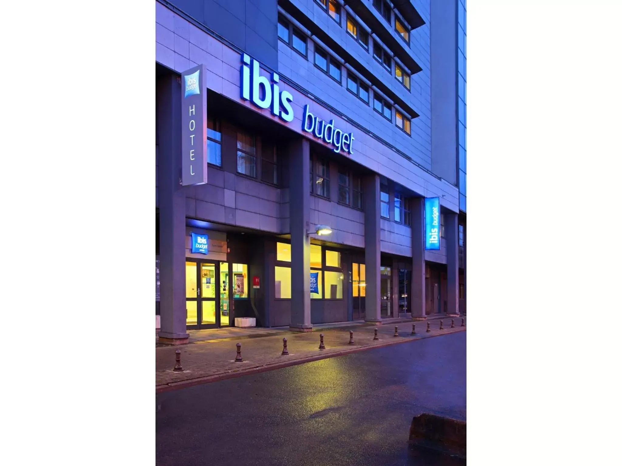 Facade/entrance in ibis budget Tours Centre Gare et congrès