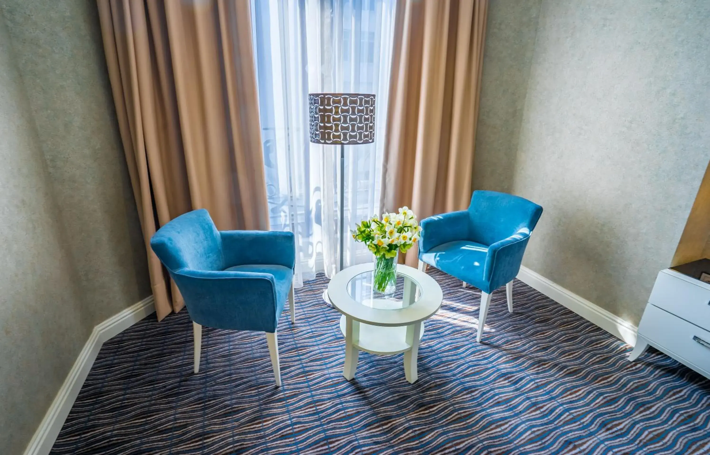 Living room, Seating Area in City Avenue Hotel