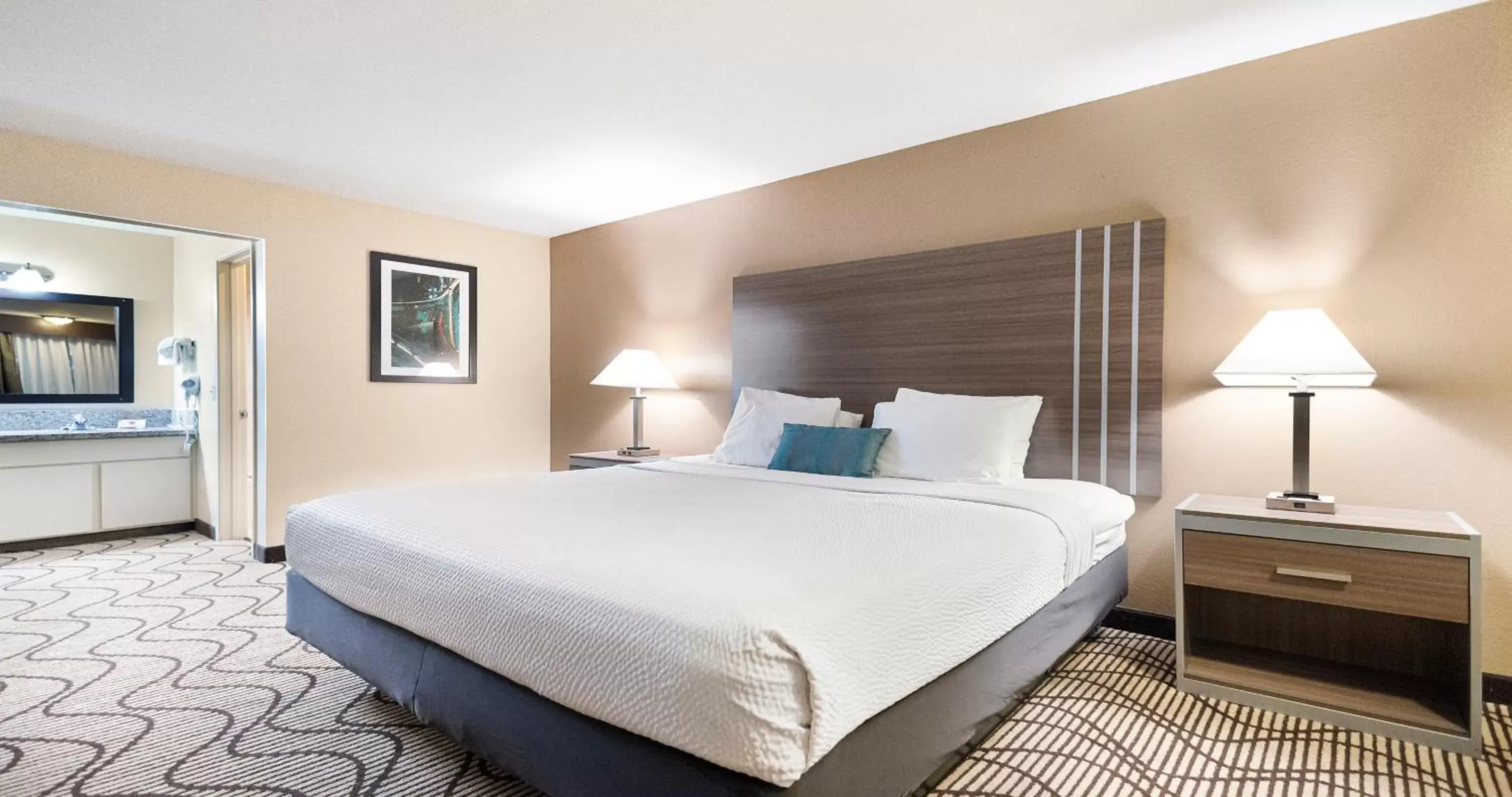 Bed in SureStay Plus Hotel by Best Western Sacramento North