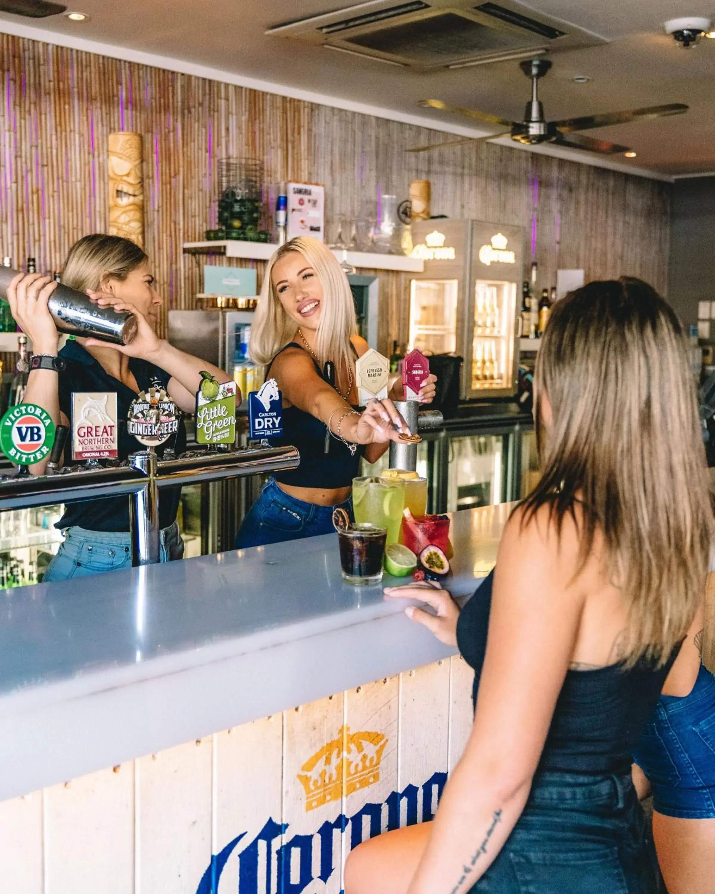 Restaurant/places to eat in Gilligan's Hotel & Resort Cairns Restaurant/places to eat in Gilligan's Hotel & Resort Cairns