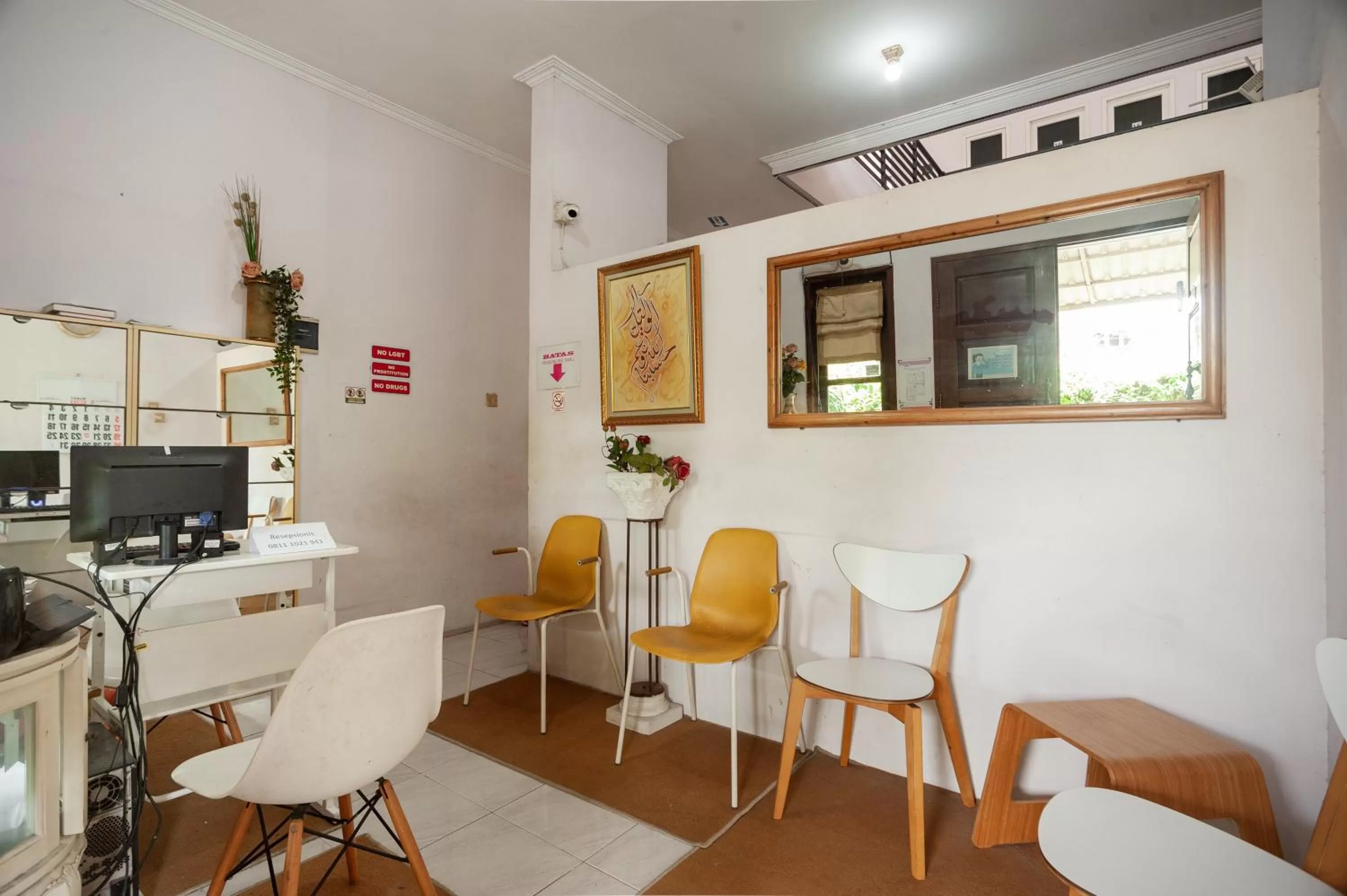 Property building in RedDoorz Syariah near PGC Cililitan