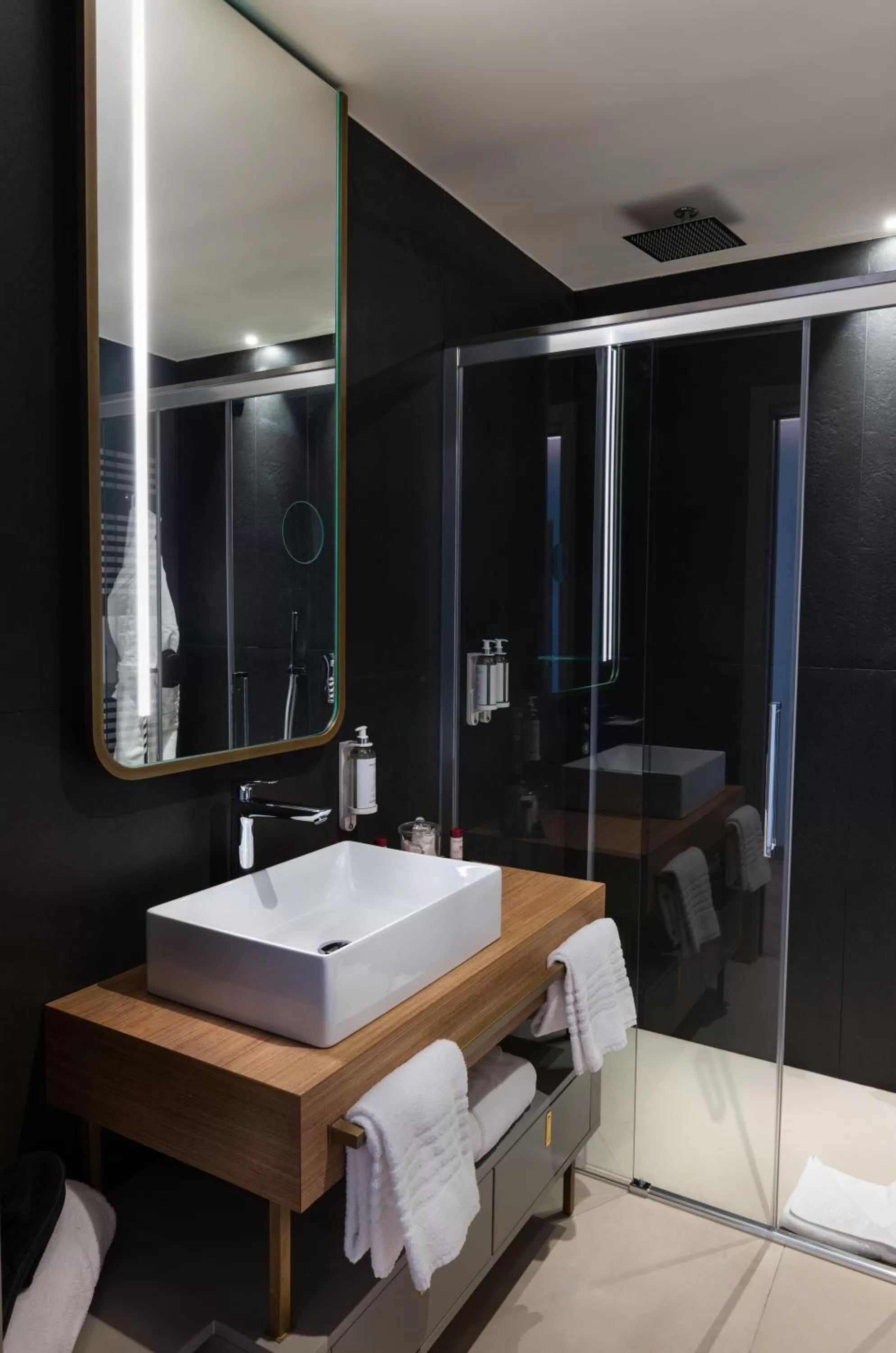 Shower in 3T Boutique Hotel