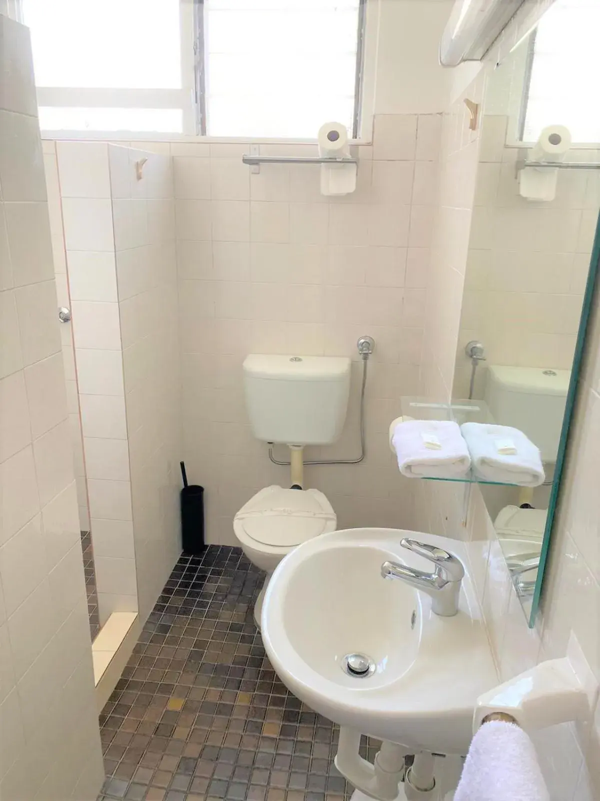 Toilet, Bathroom in Bathurst Explorers Motel