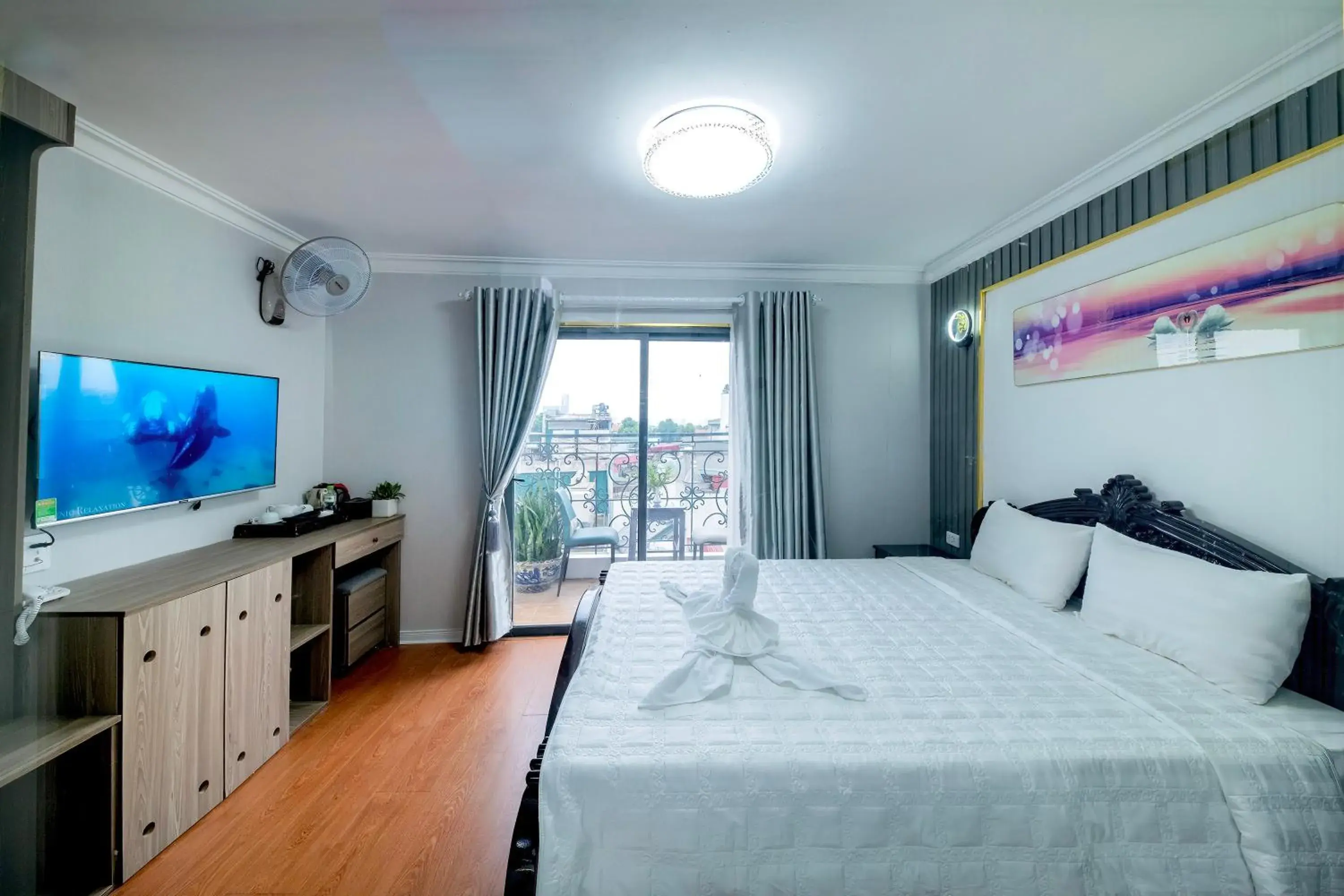 Photo of the whole room in Hanoi City Guest House