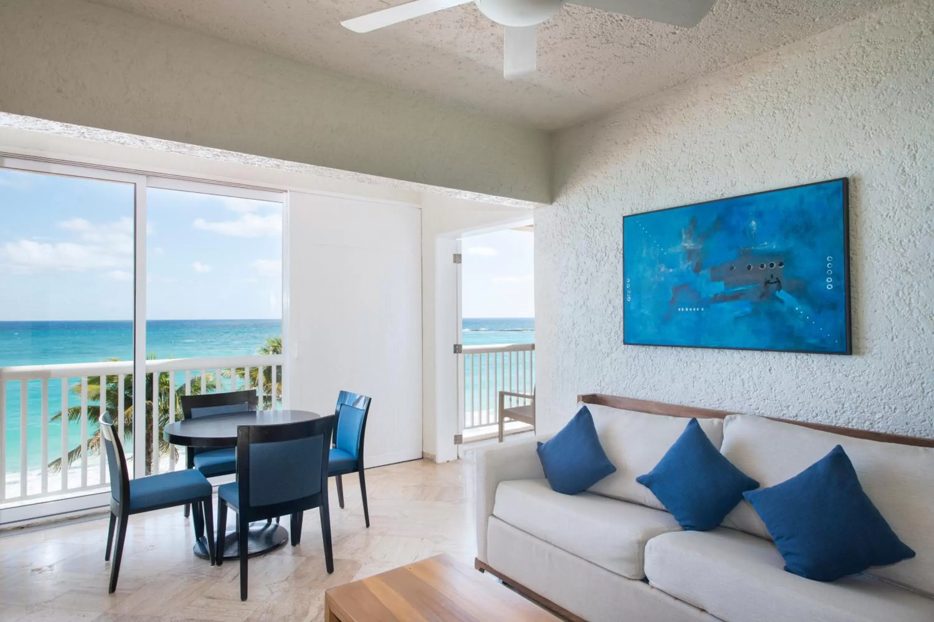 Living room, Seating Area in Club Regina Cancun