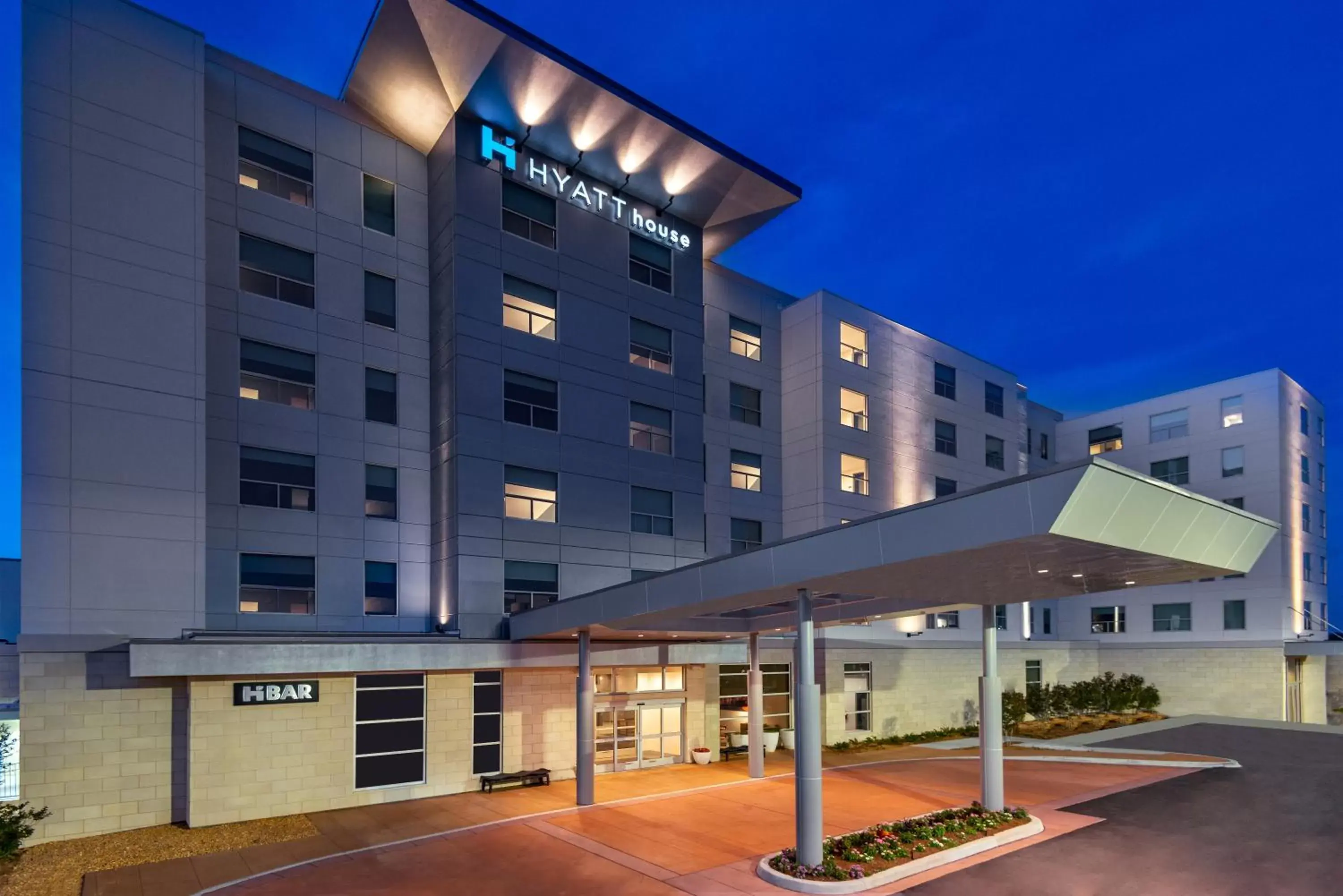 Property building in Hyatt House Tampa Airport/Westshore