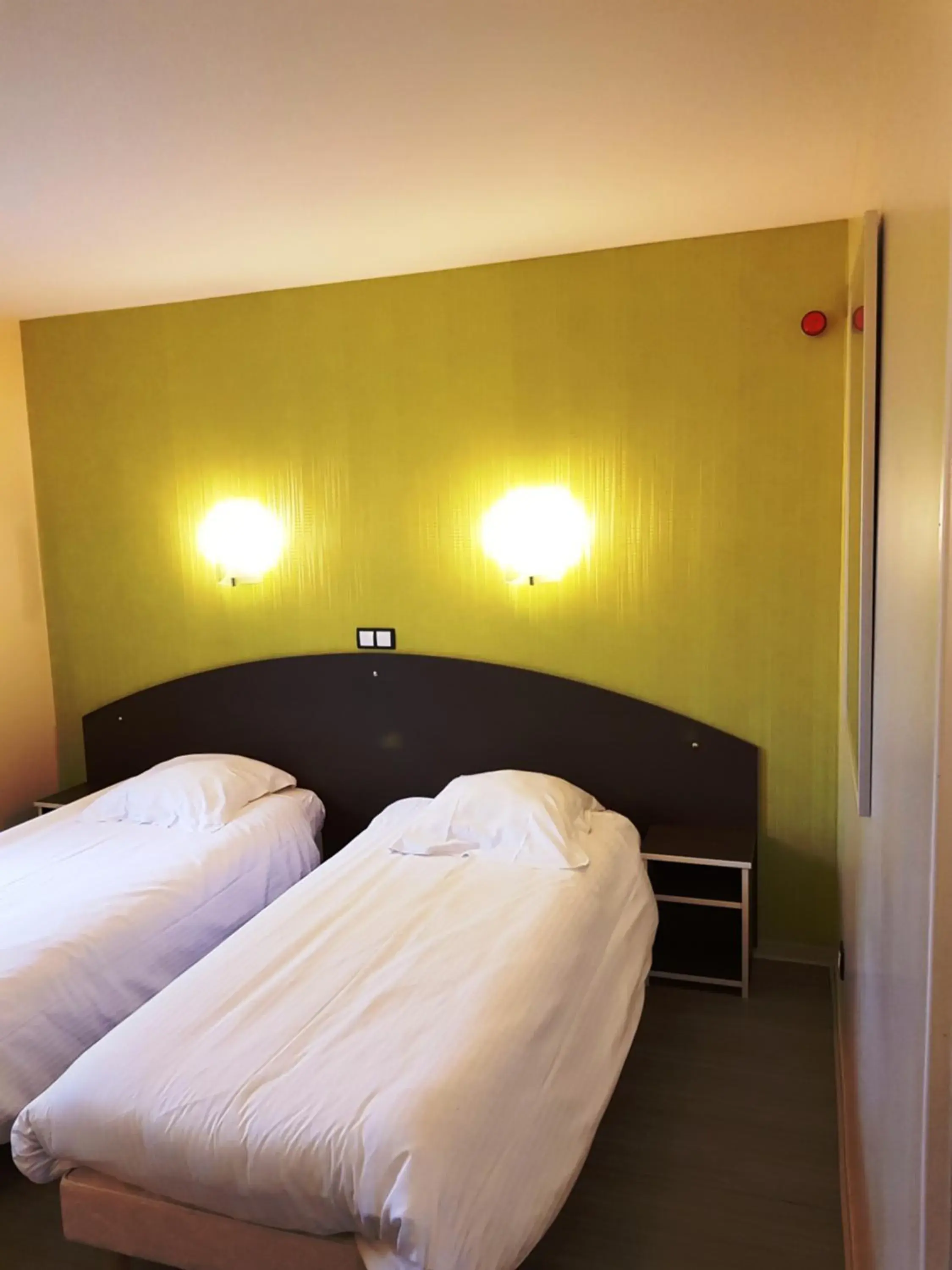 Bed in Hotel Auberge De La Baie