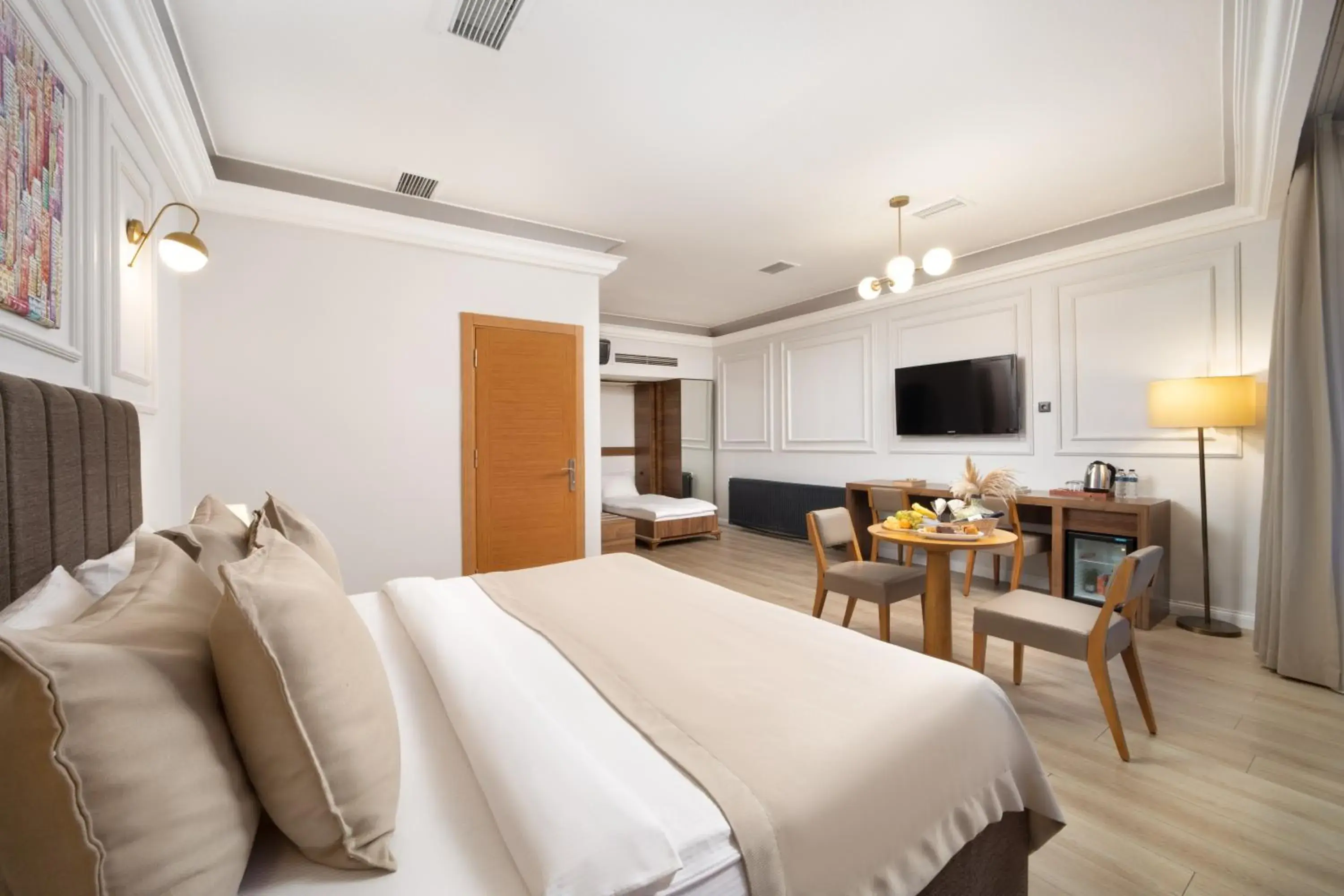 Bed in Elan Hotel Istanbul Pera