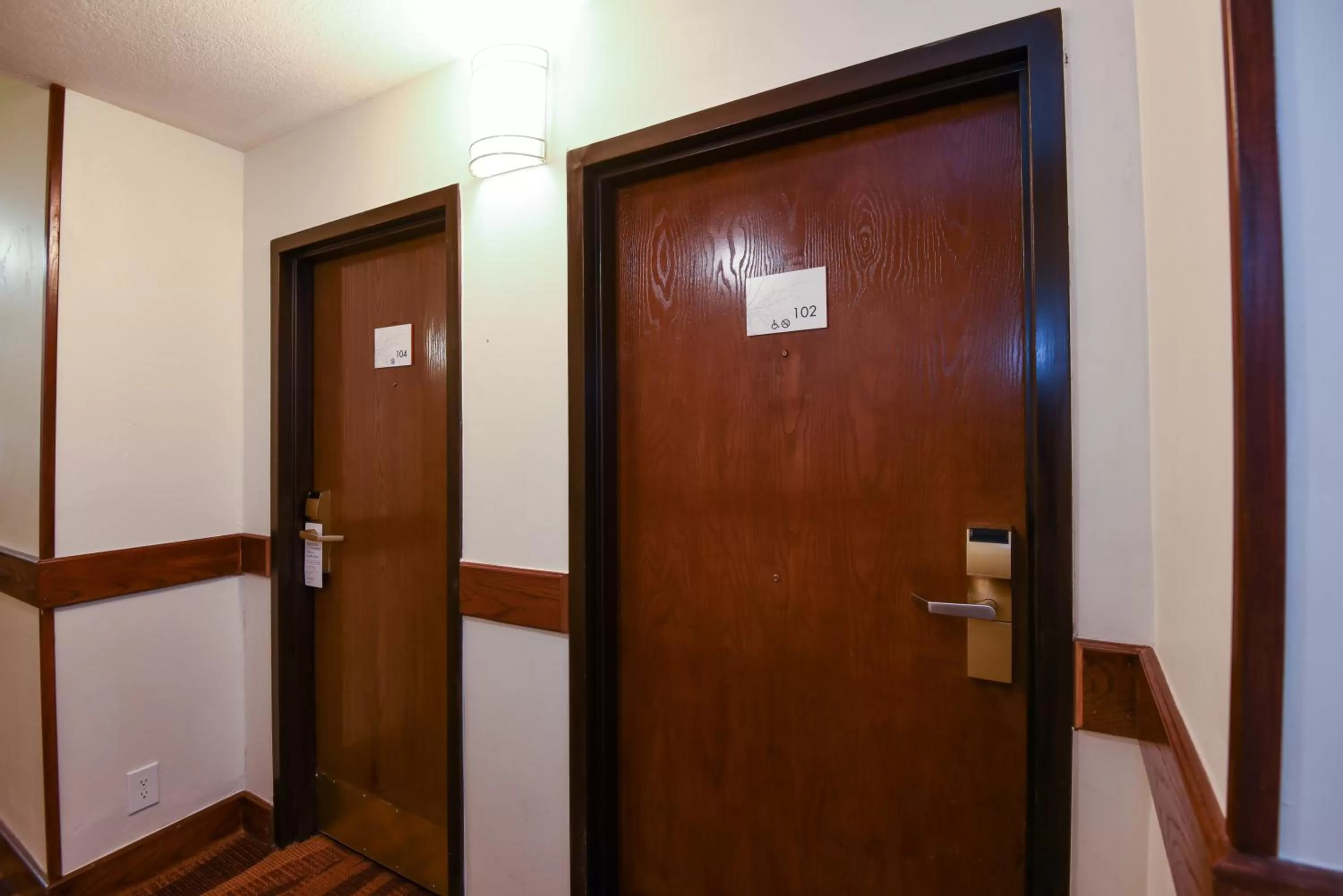 Bedroom in Ramada by Wyndham Oklahoma City Airport North