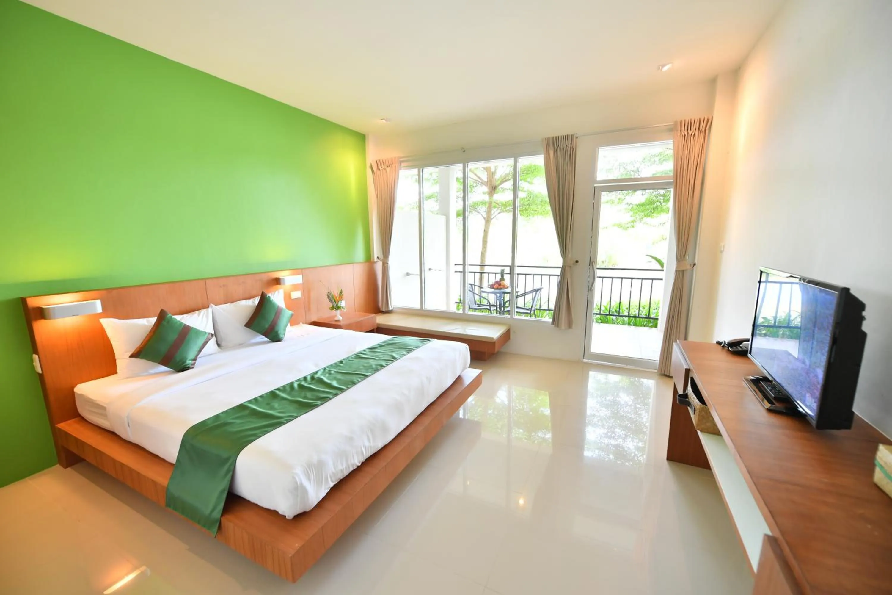 Balcony/Terrace, Bed in The Touch Green Naiyang Hotel & Fitness