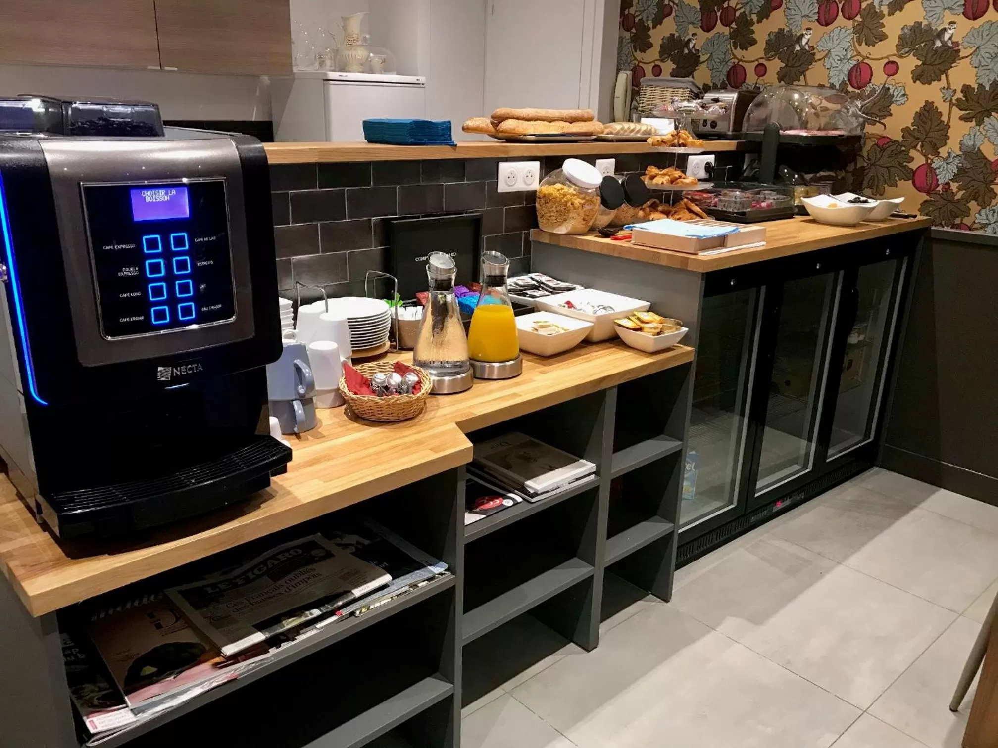 Restaurant/places to eat in Excelsior Batignolles