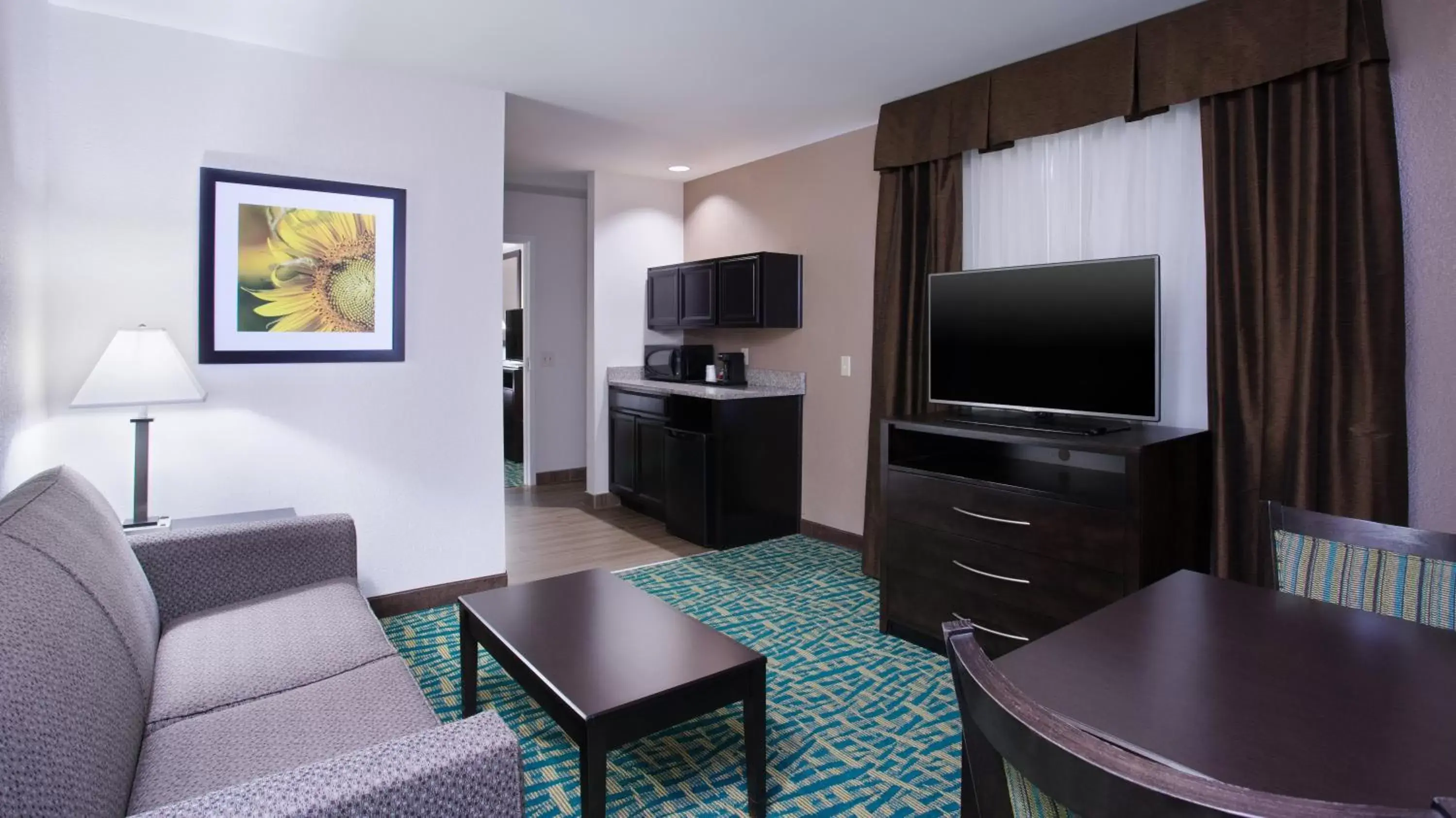 Photo of the whole room, TV/Entertainment Center in Holiday Inn Express & Suites Wyomissing, an IHG Hotel