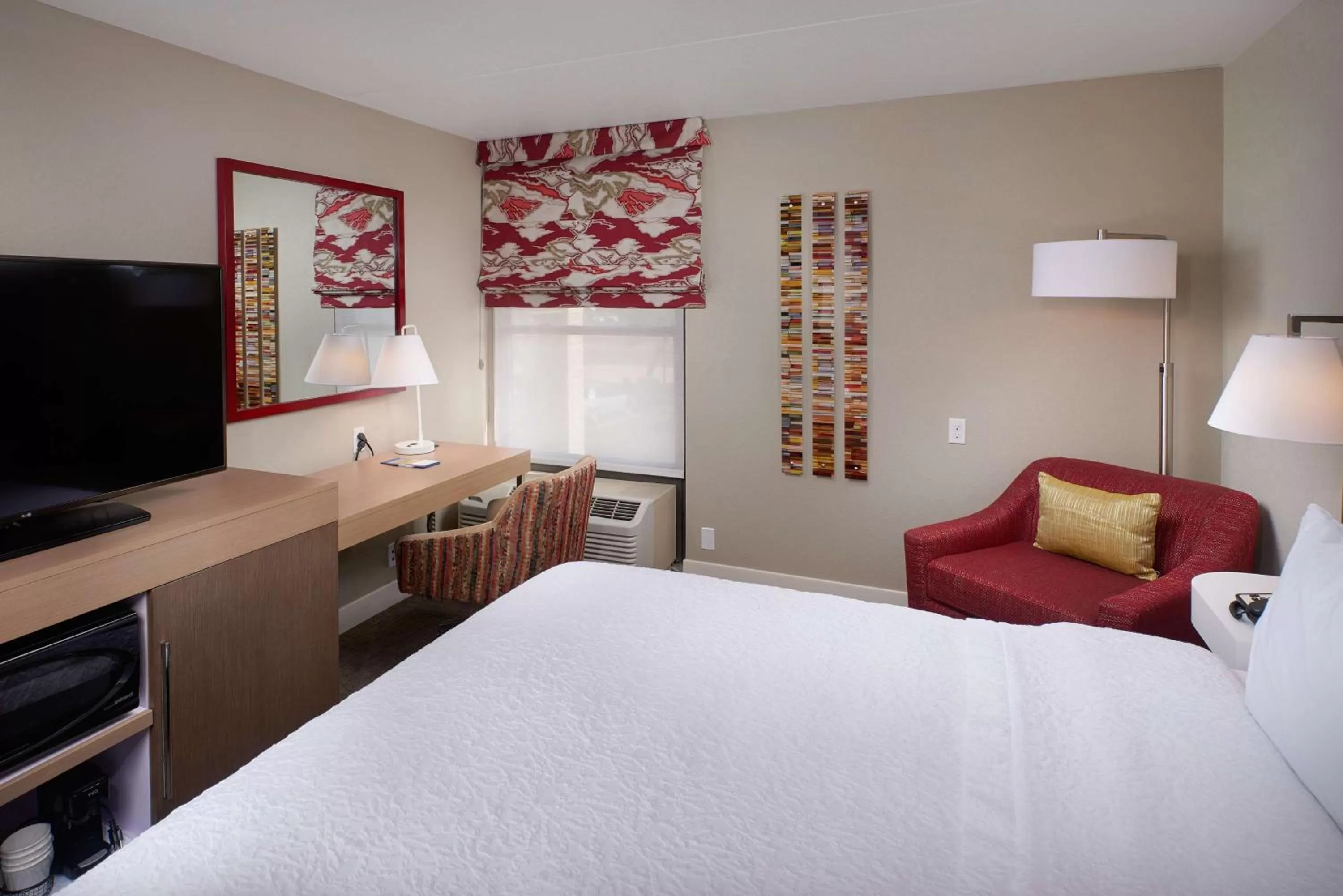 Bedroom, Bed in Hampton Inn & Suites Scottsdale On Shea Blvd