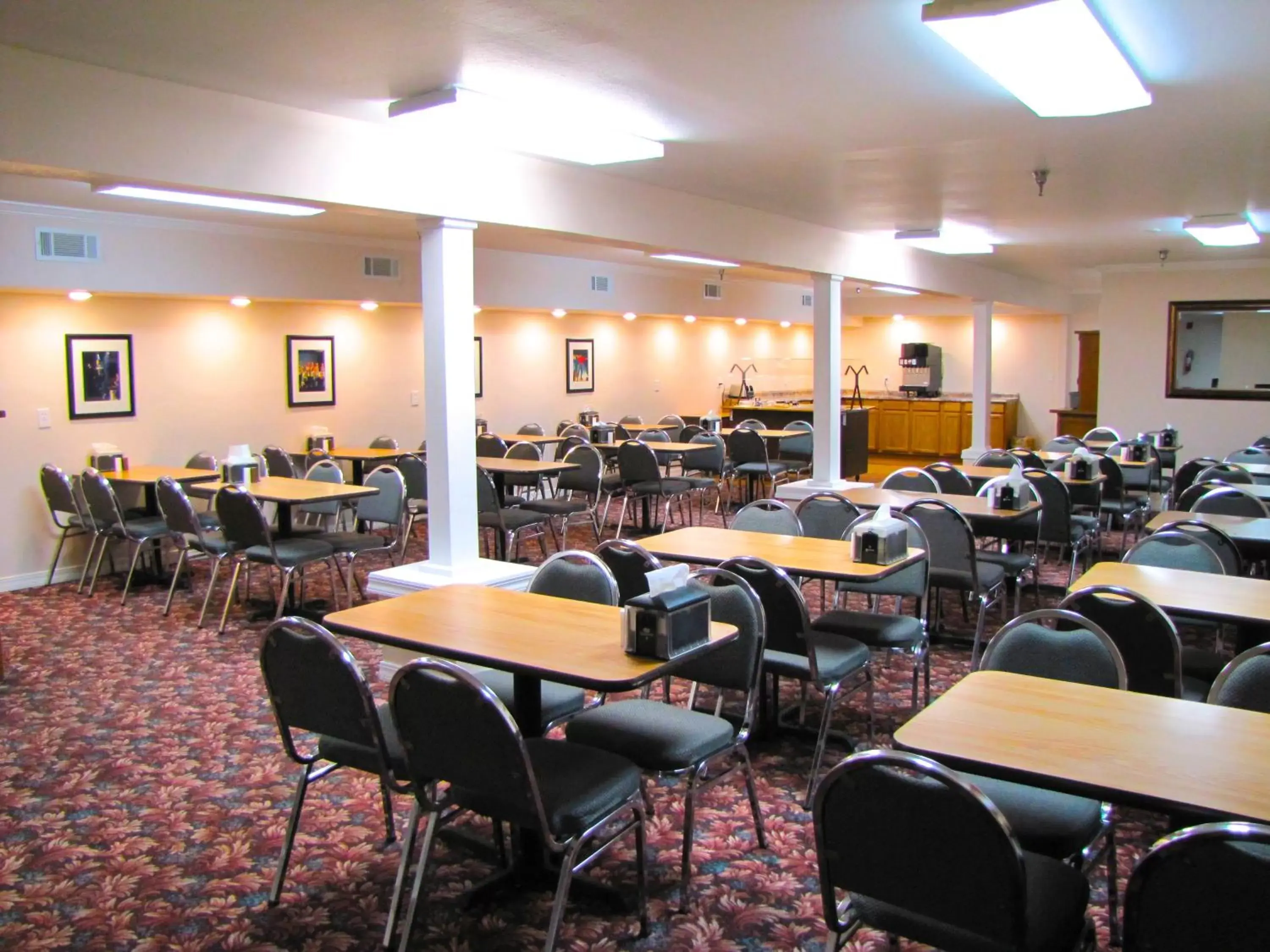 Restaurant/Places to Eat in Dutton Inn