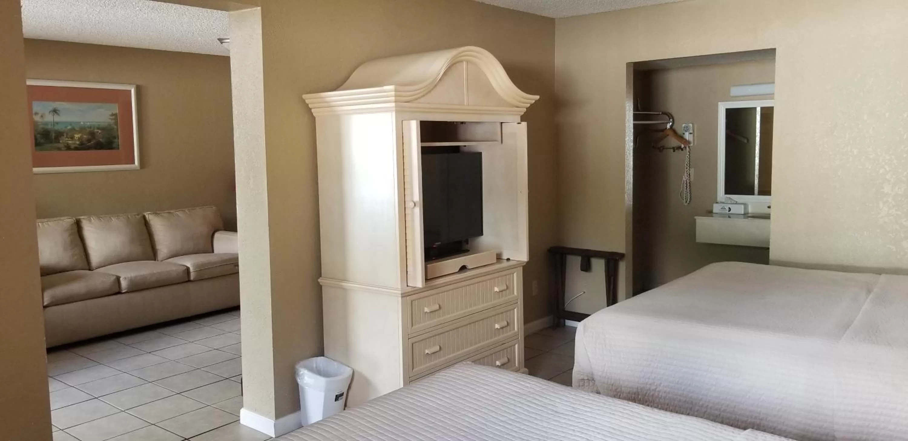 Photo of the whole room, Bed in Days Inn by Wyndham Cocoa Cruiseport West At I-95/524