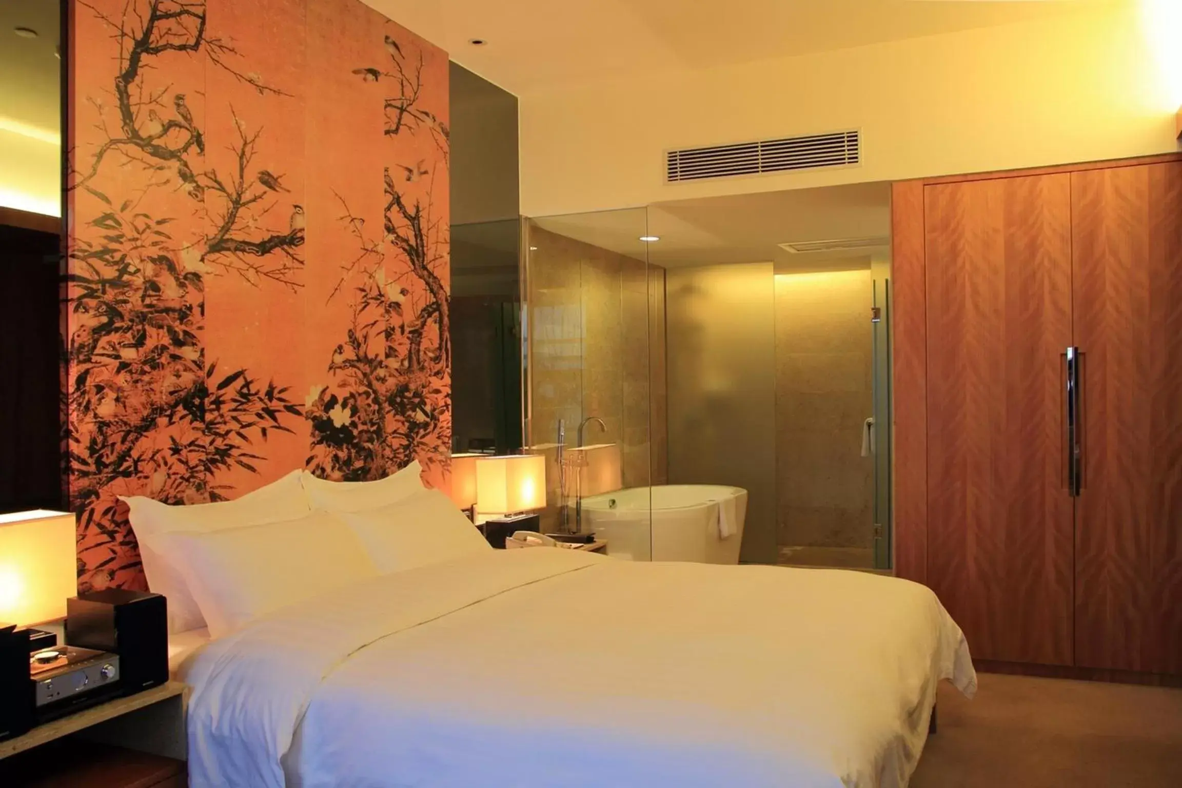 Bed in Grand Mercure Dongguan Humen