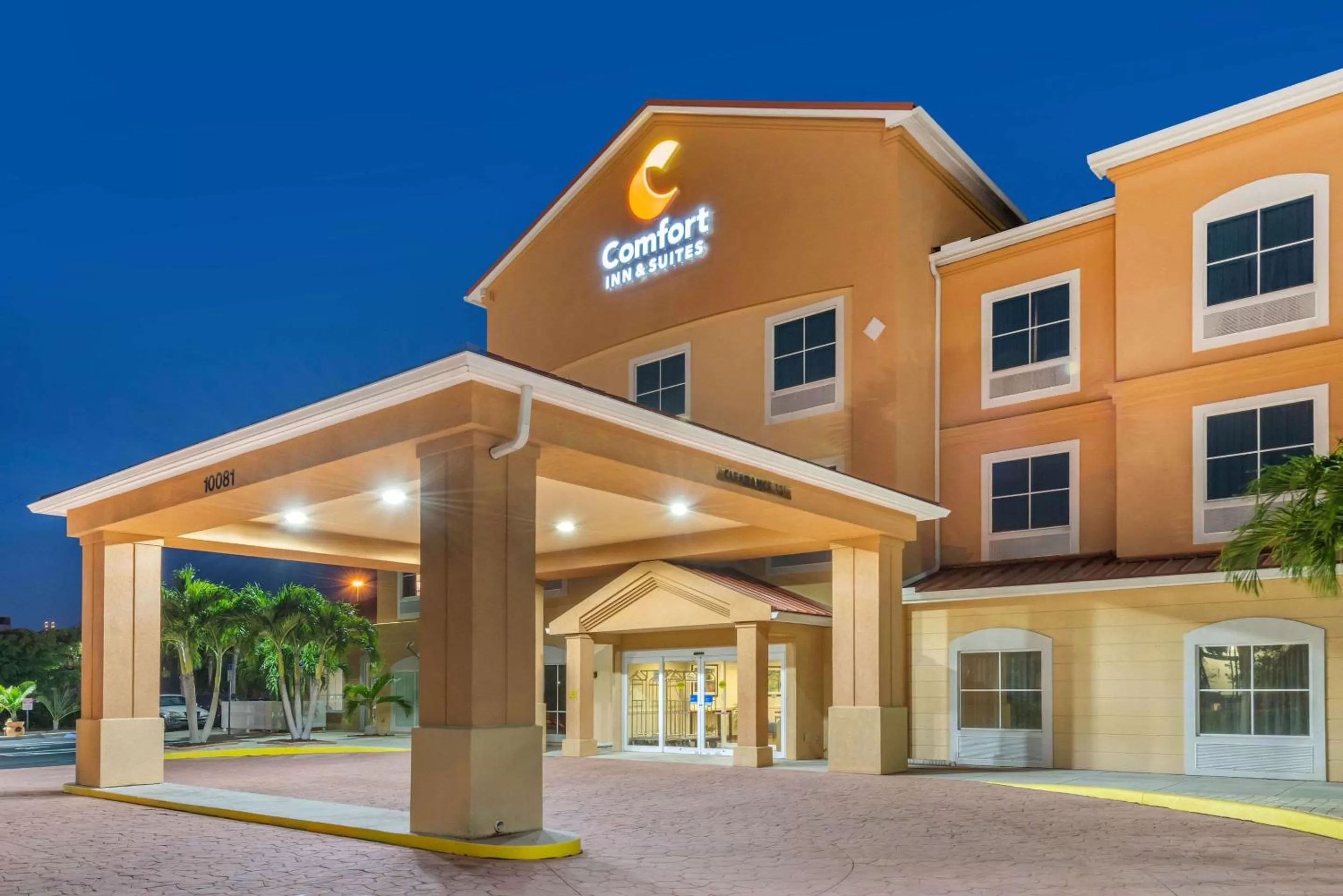 Property building in Comfort Inn & Suites Fort Myers Airport