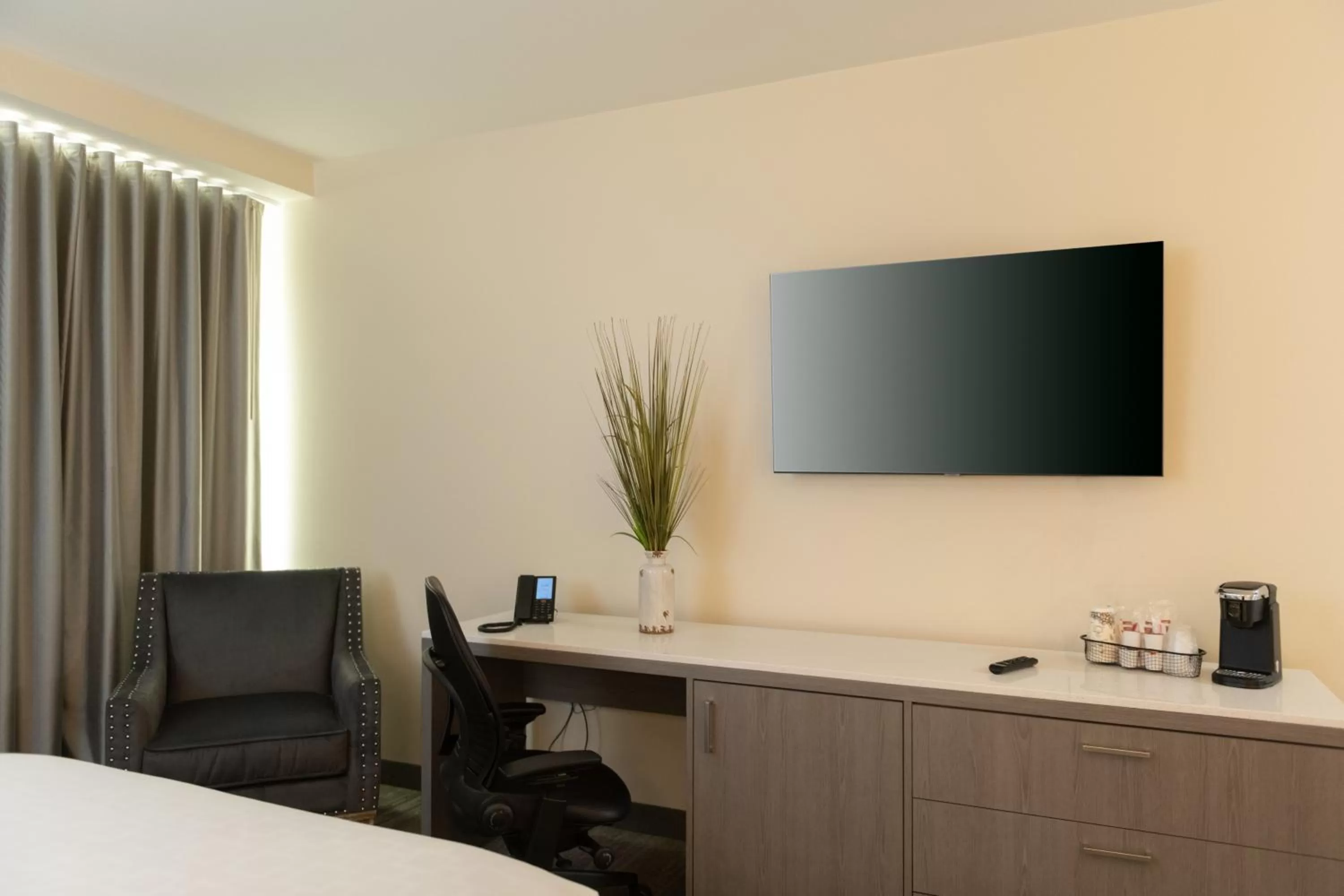 Bed in Apache Gold Resort Hotel & Casino