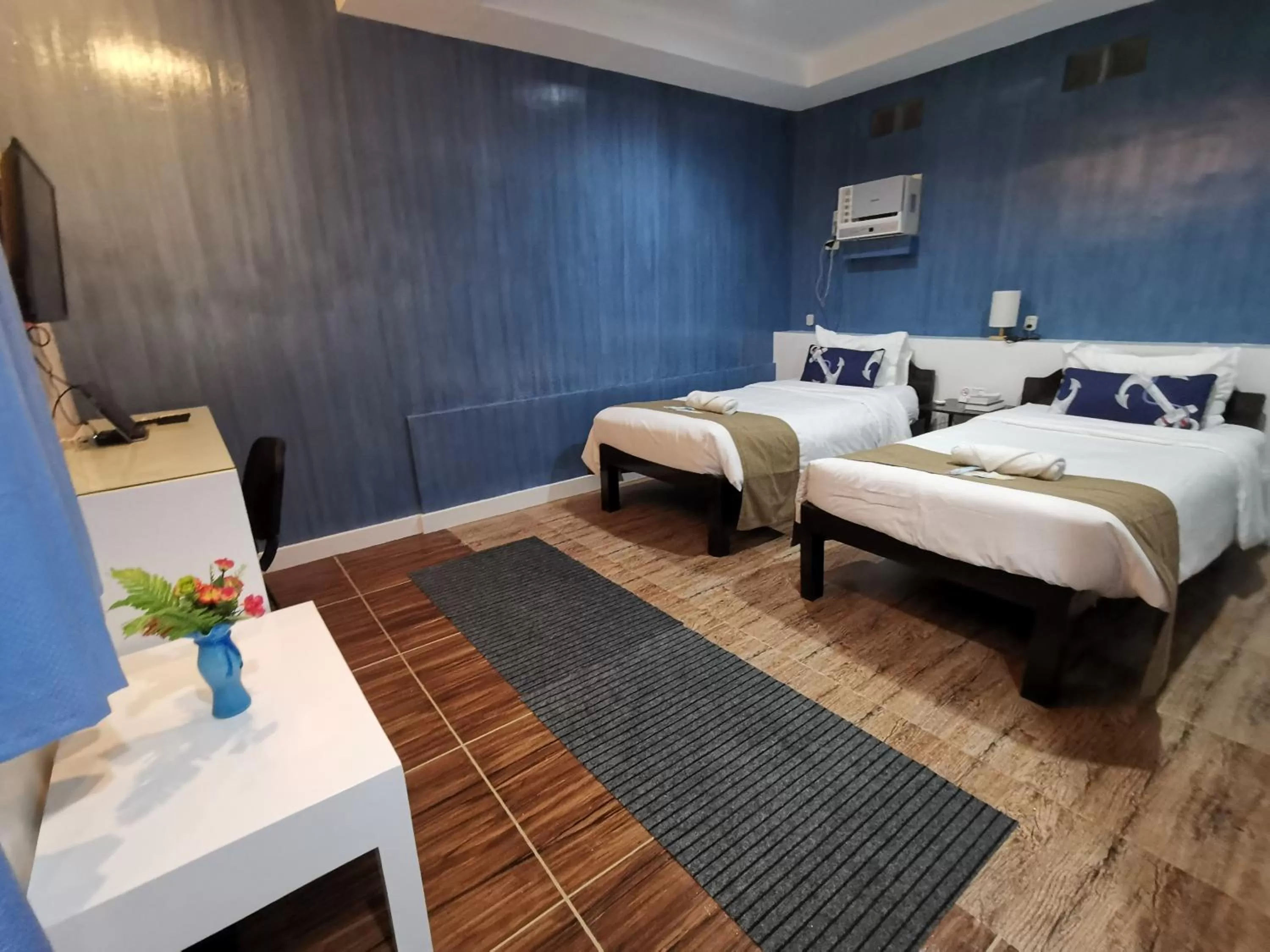 Bed in Pescadores Suites Moalboal